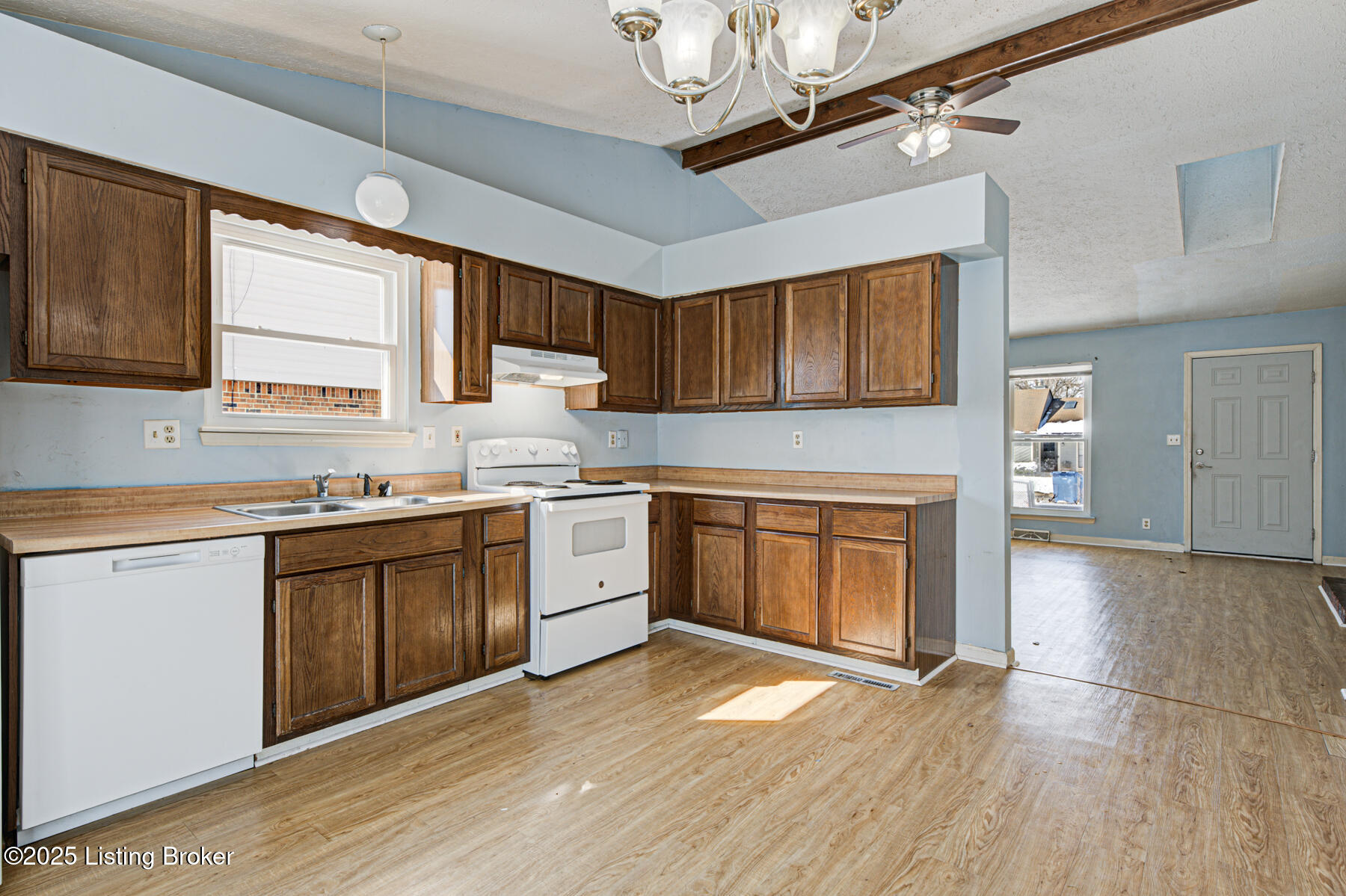 3753-3755 Chamberlain Ct