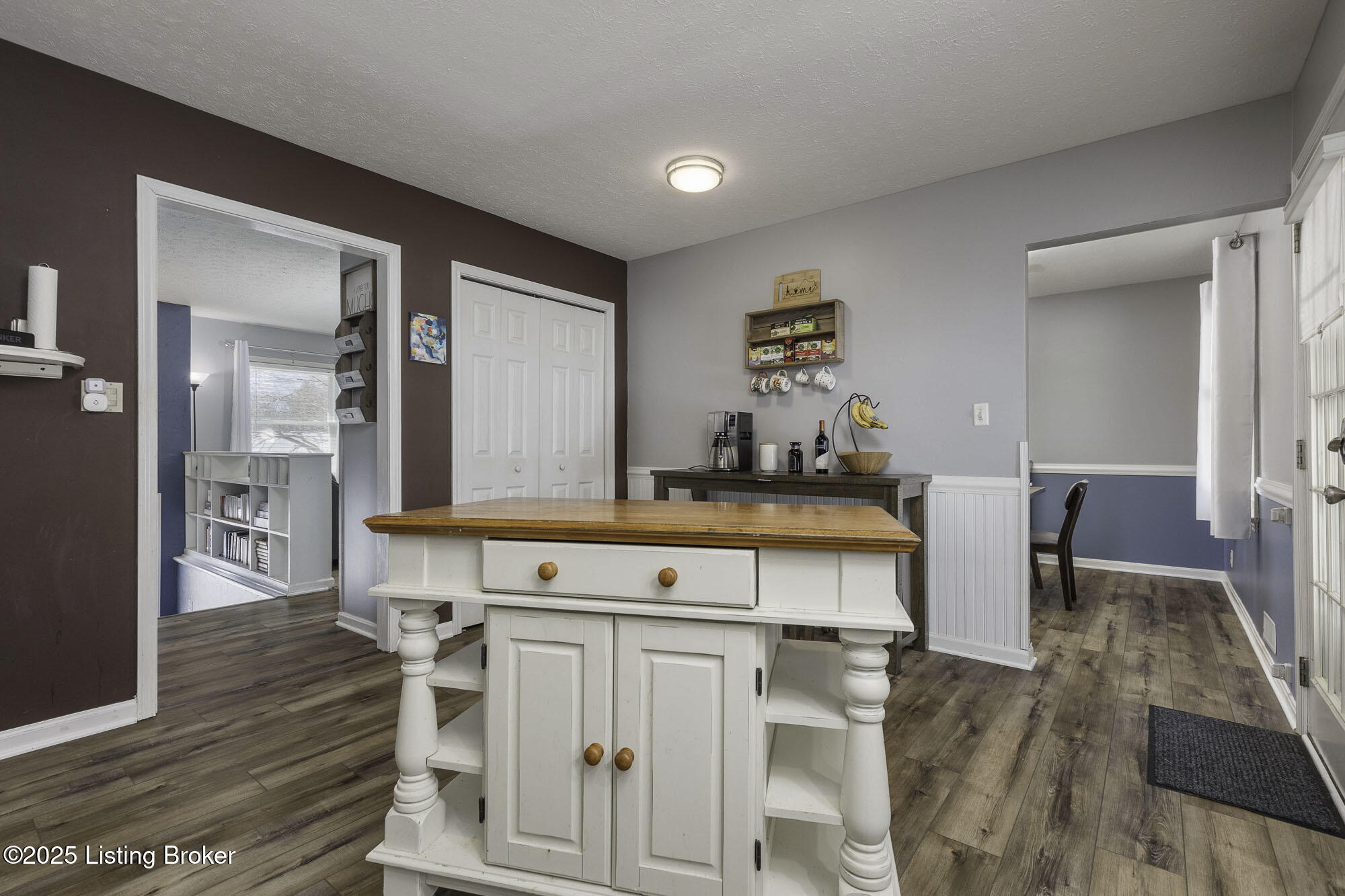 1403 Amanda Way