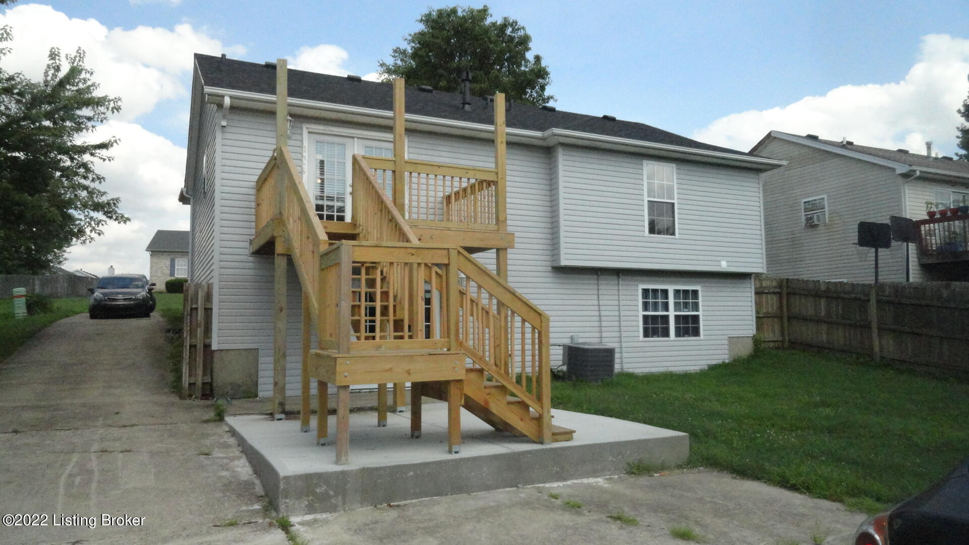 6722 Leverett Ln