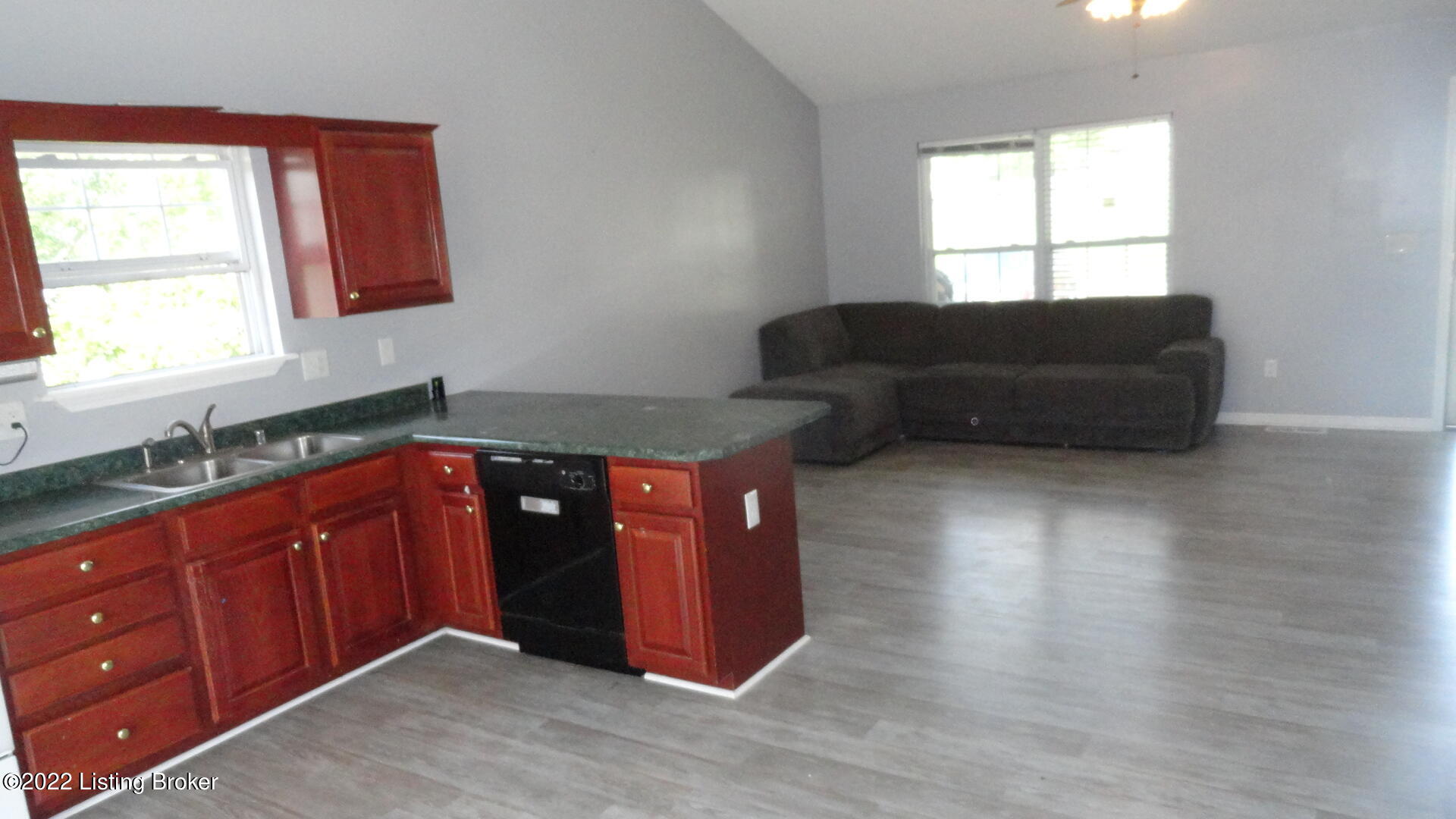 6722 Leverett Ln