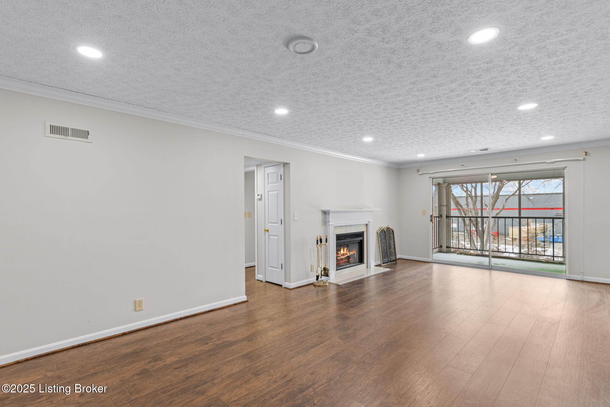1111 Donard Park Ave