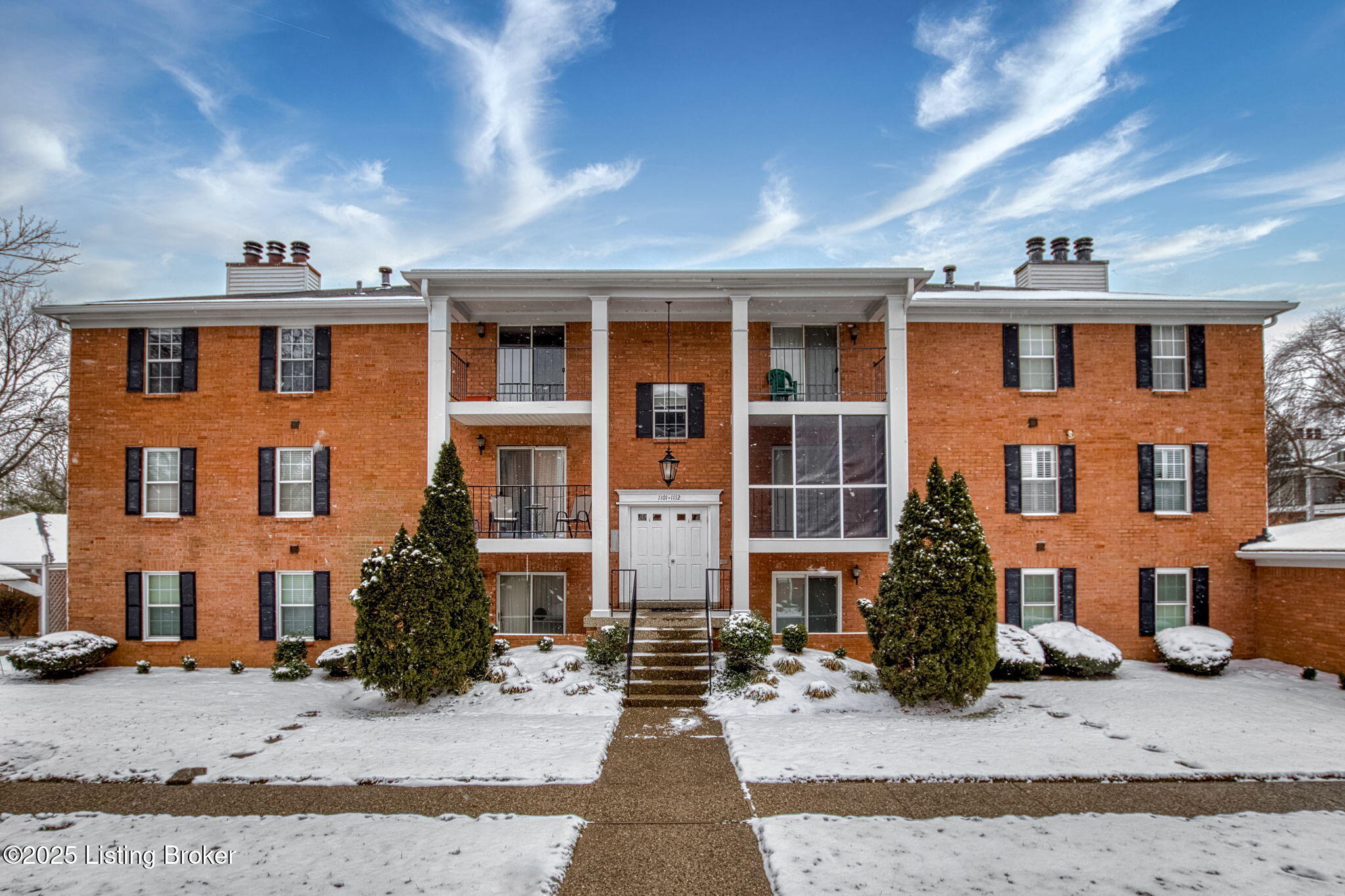 1111 Donard Park Ave