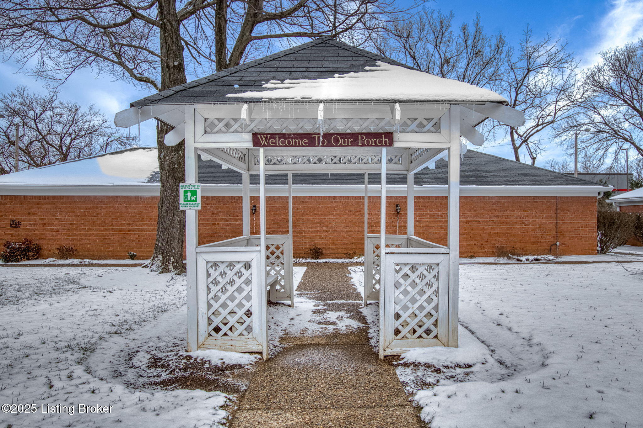 1111 Donard Park Ave