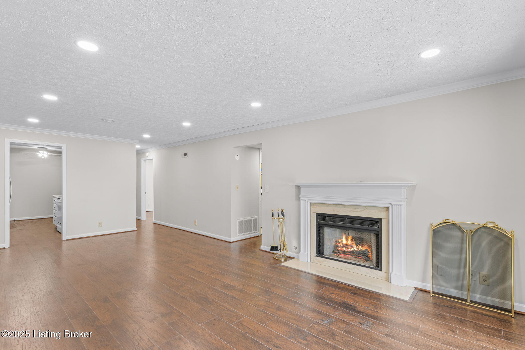 1111 Donard Park Ave