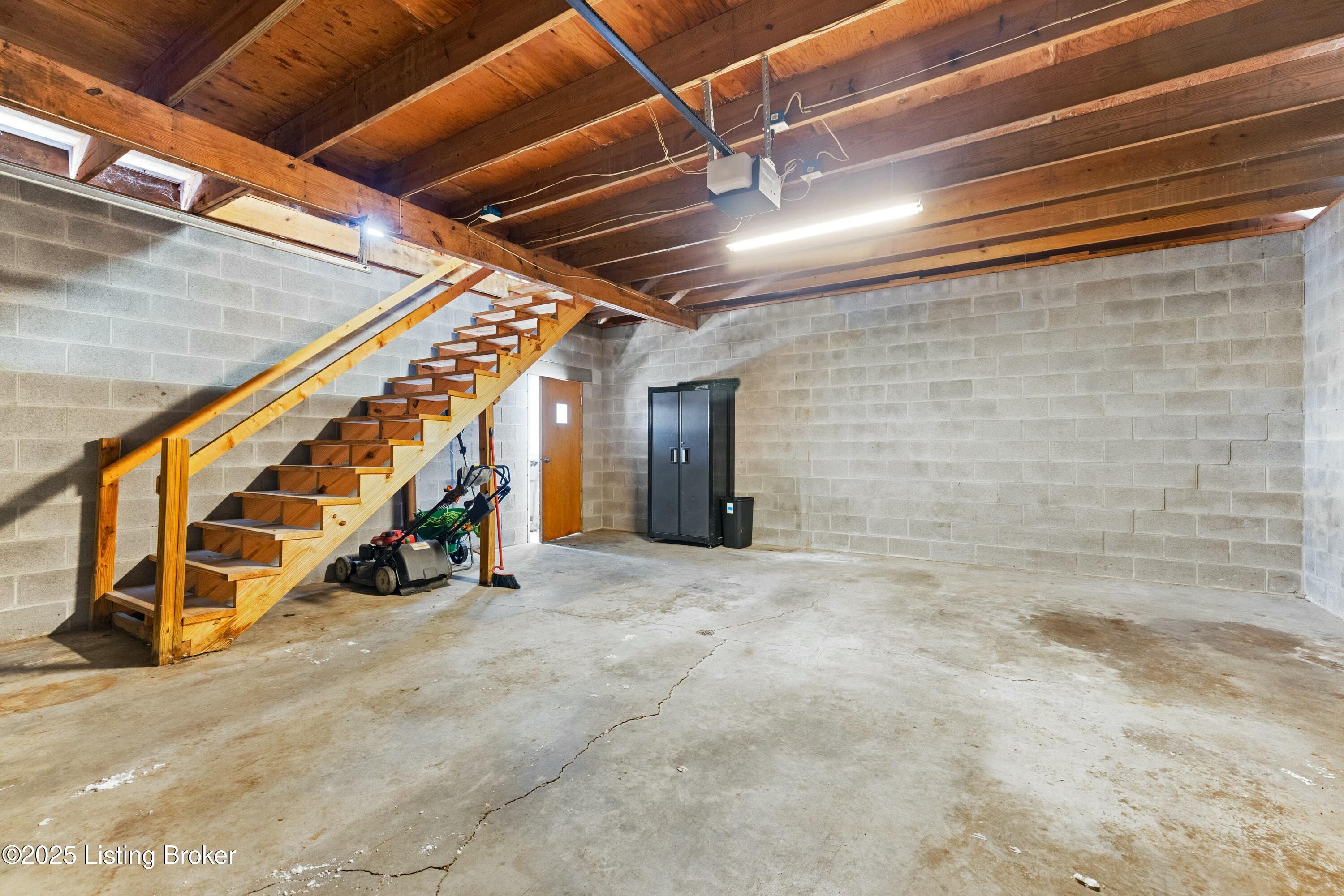 3122 Bobolink Rd