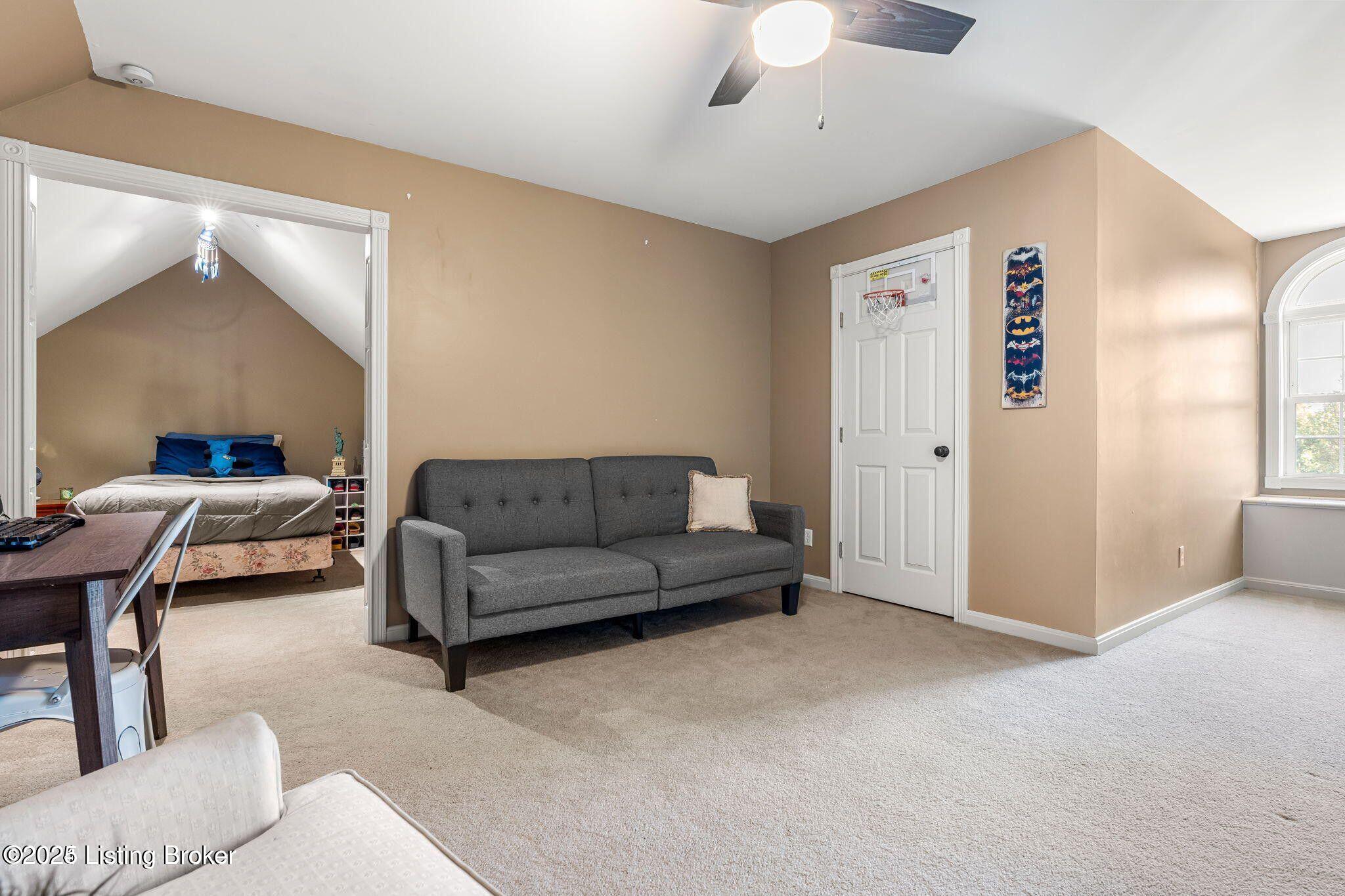 415 Oak Ridge Dr