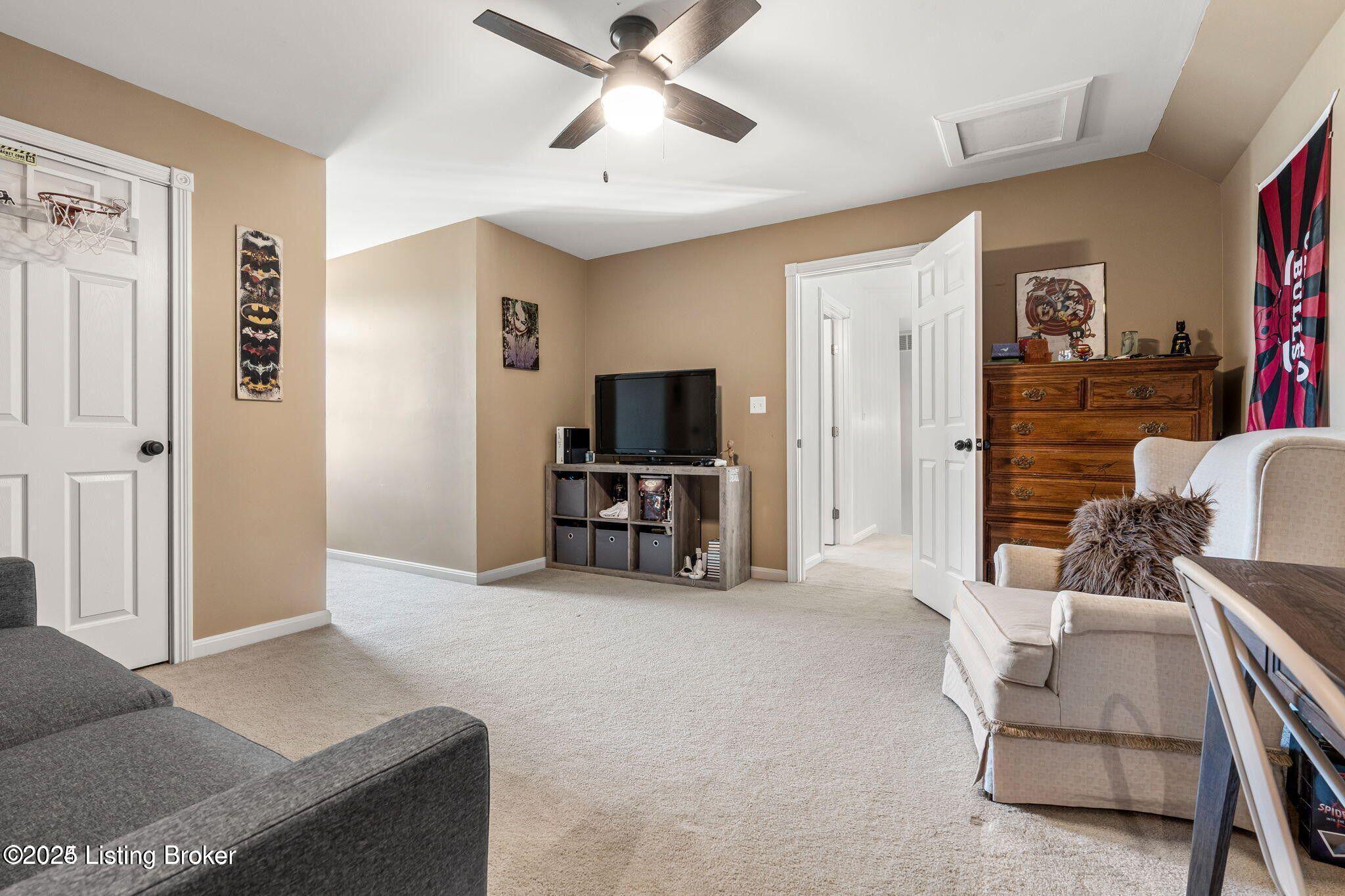 415 Oak Ridge Dr