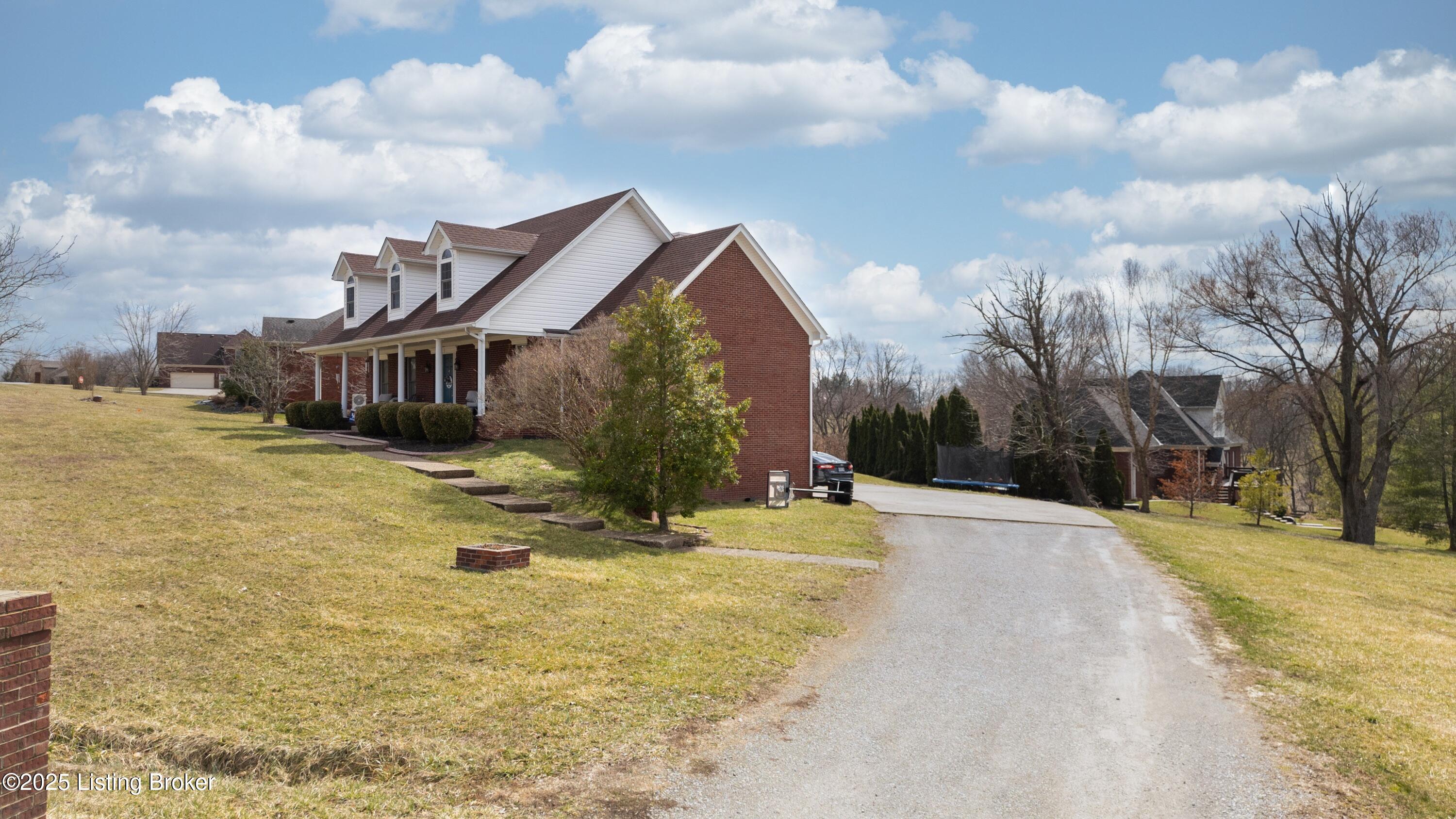 415 Oak Ridge Dr