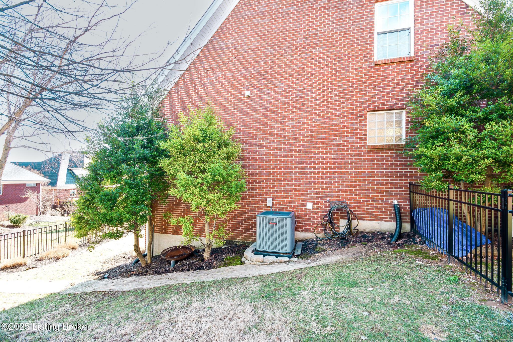 13805 Lakemont Ct