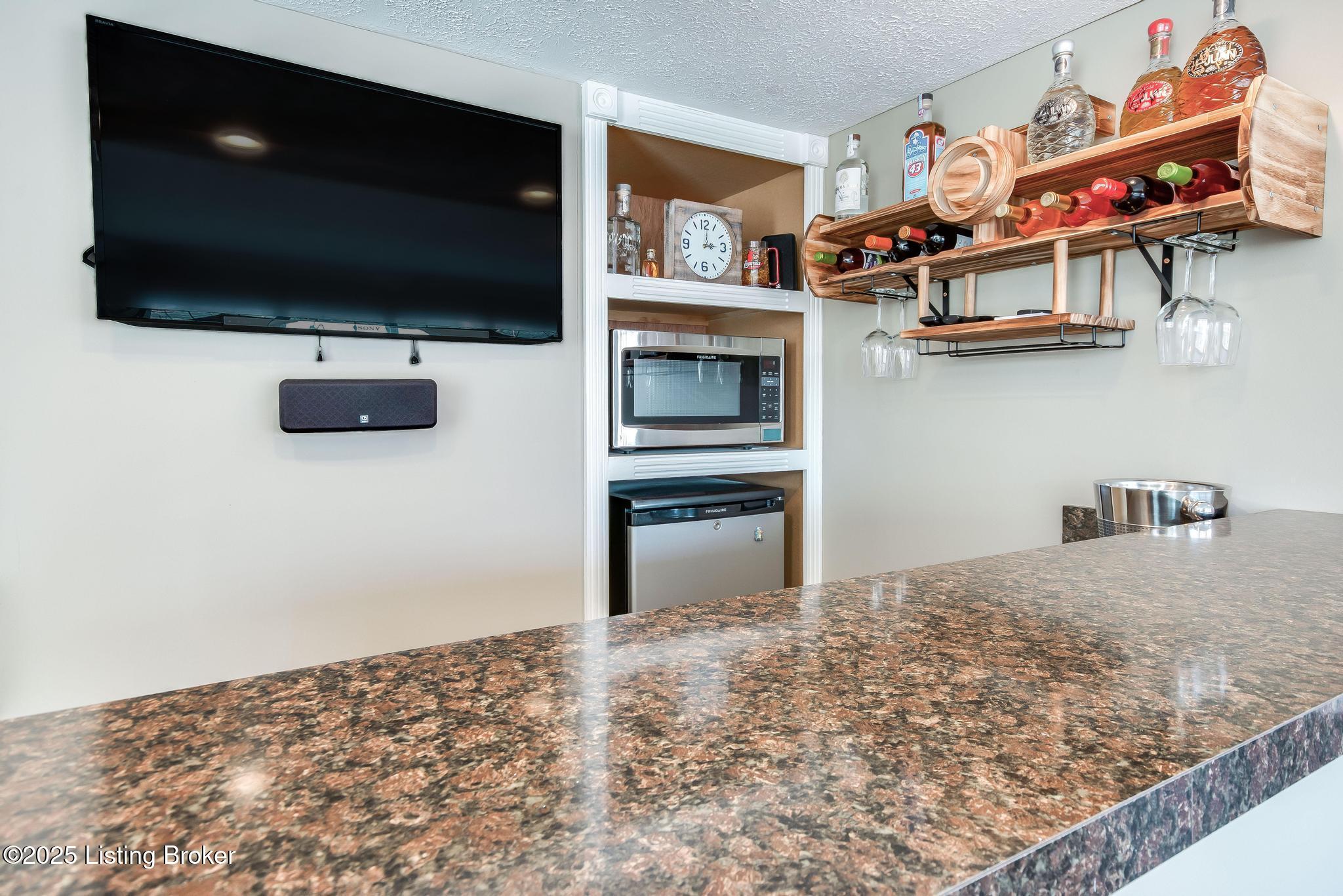 13805 Lakemont Ct