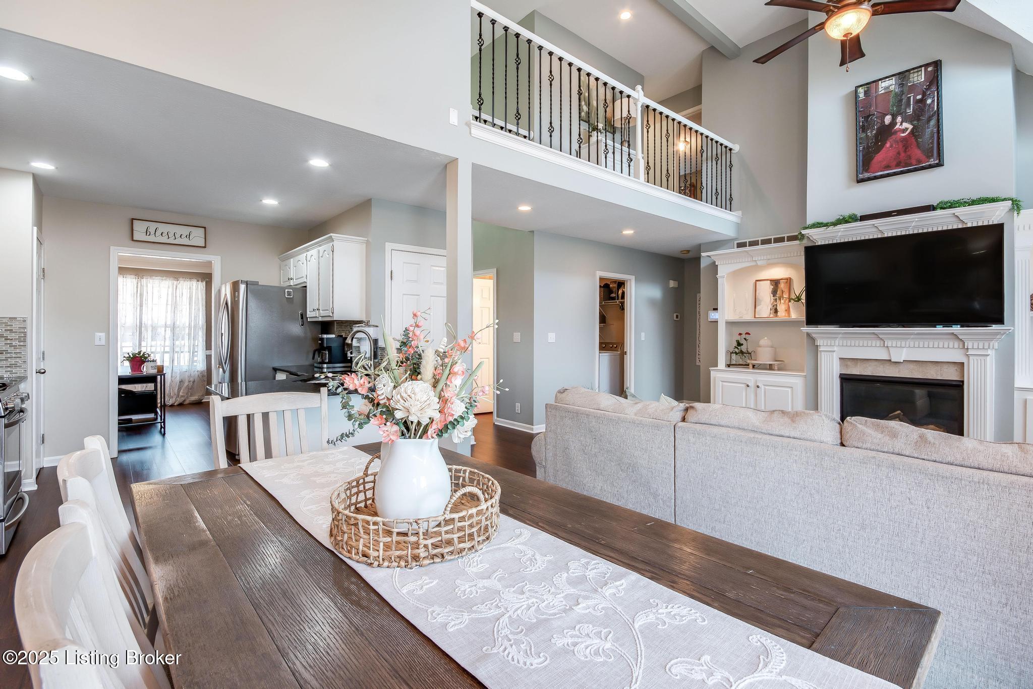 13805 Lakemont Ct