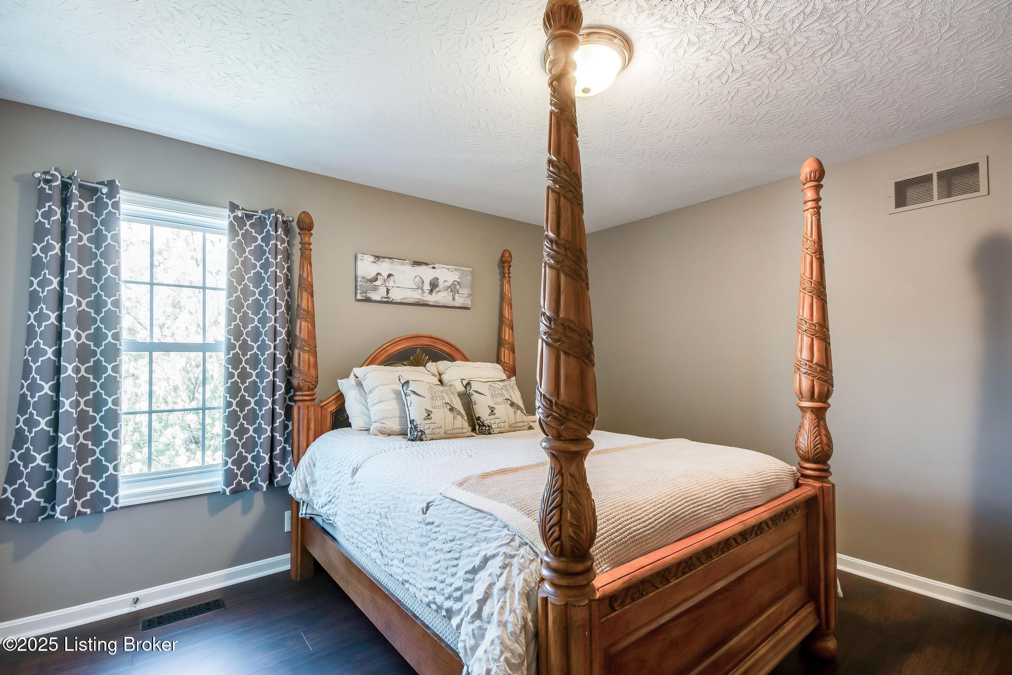 13805 Lakemont Ct