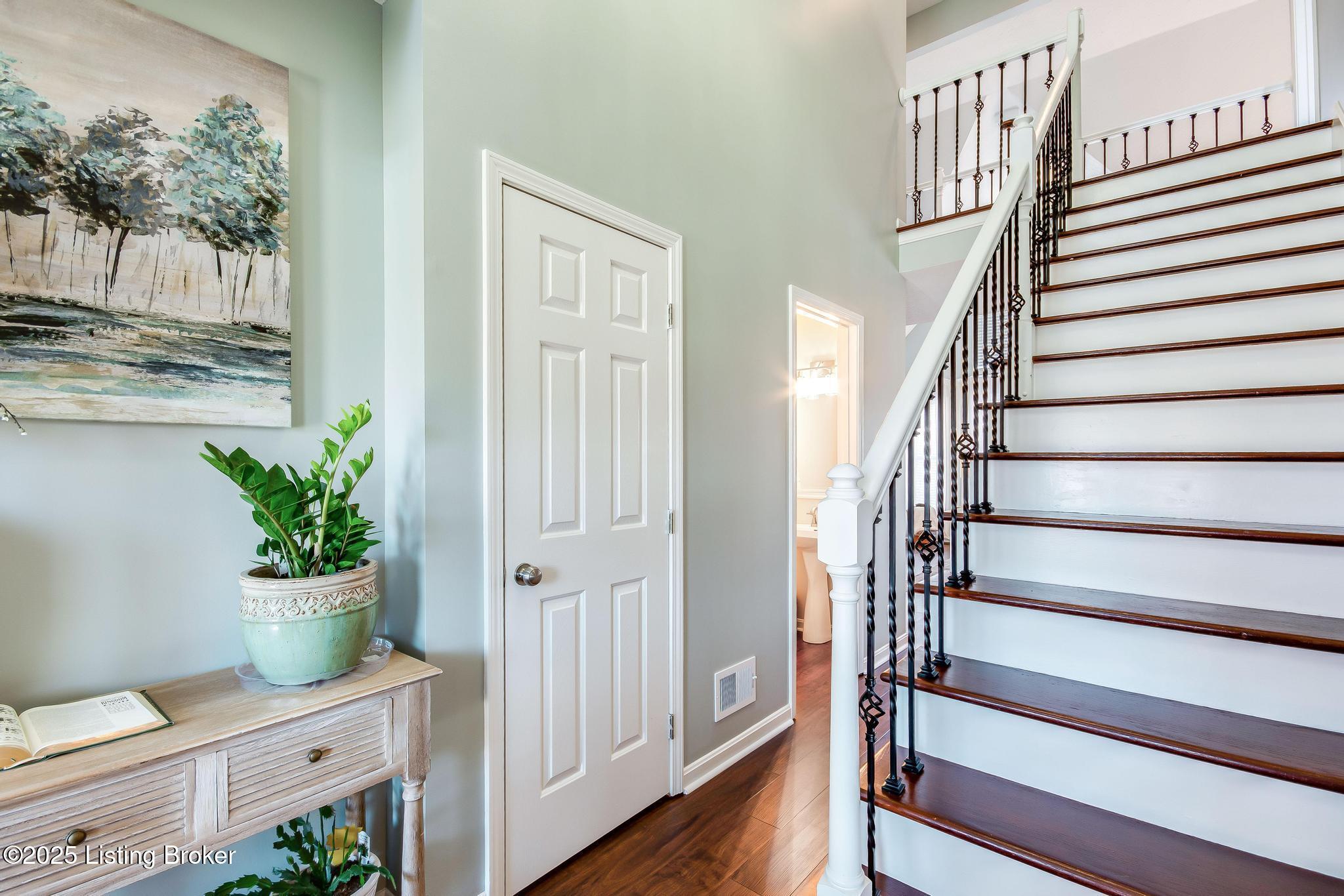 13805 Lakemont Ct