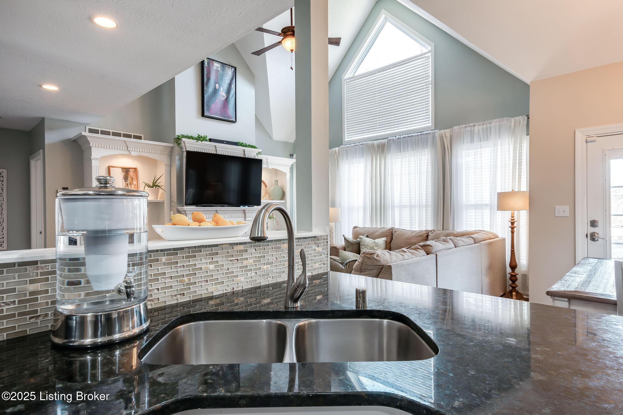 13805 Lakemont Ct