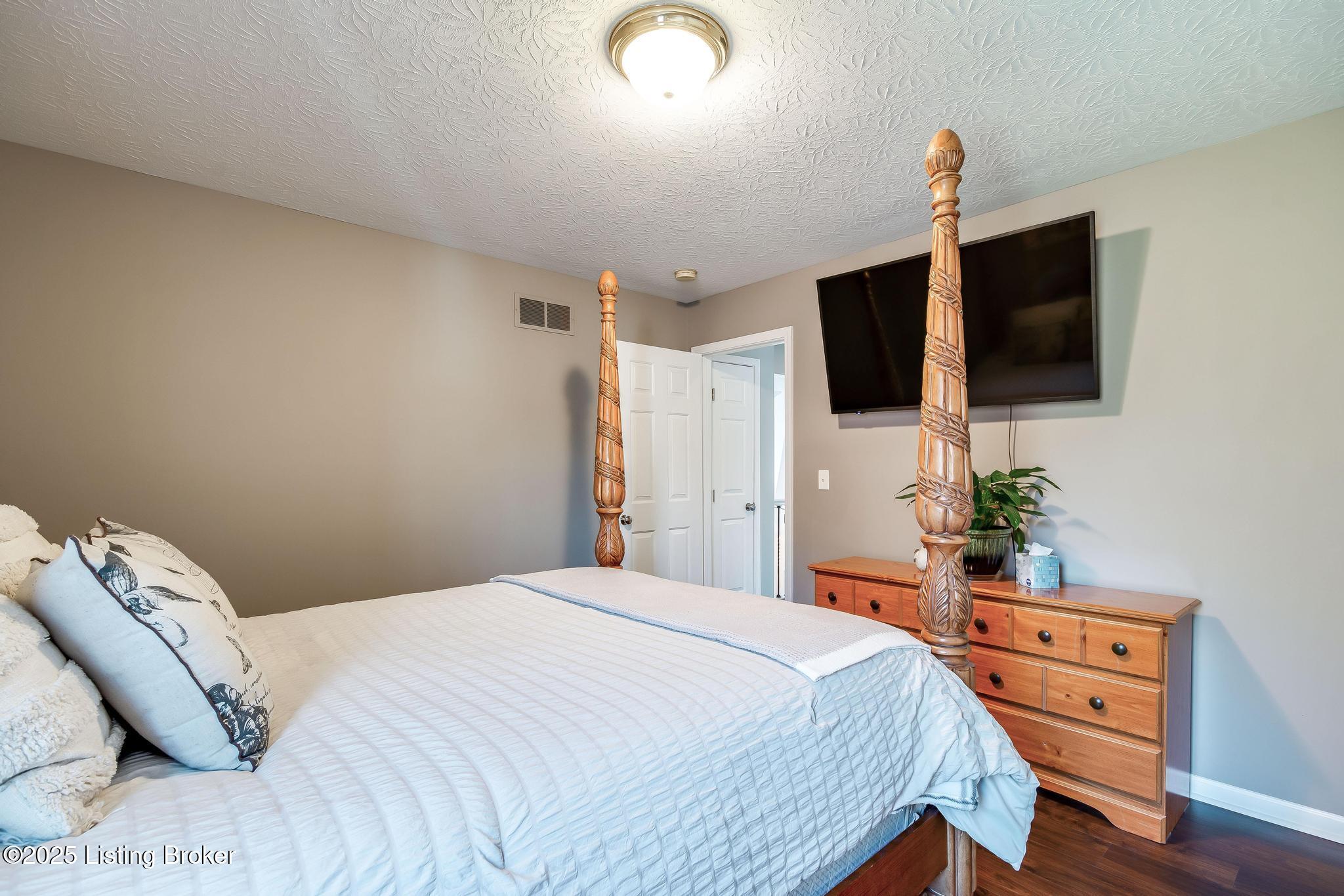 13805 Lakemont Ct