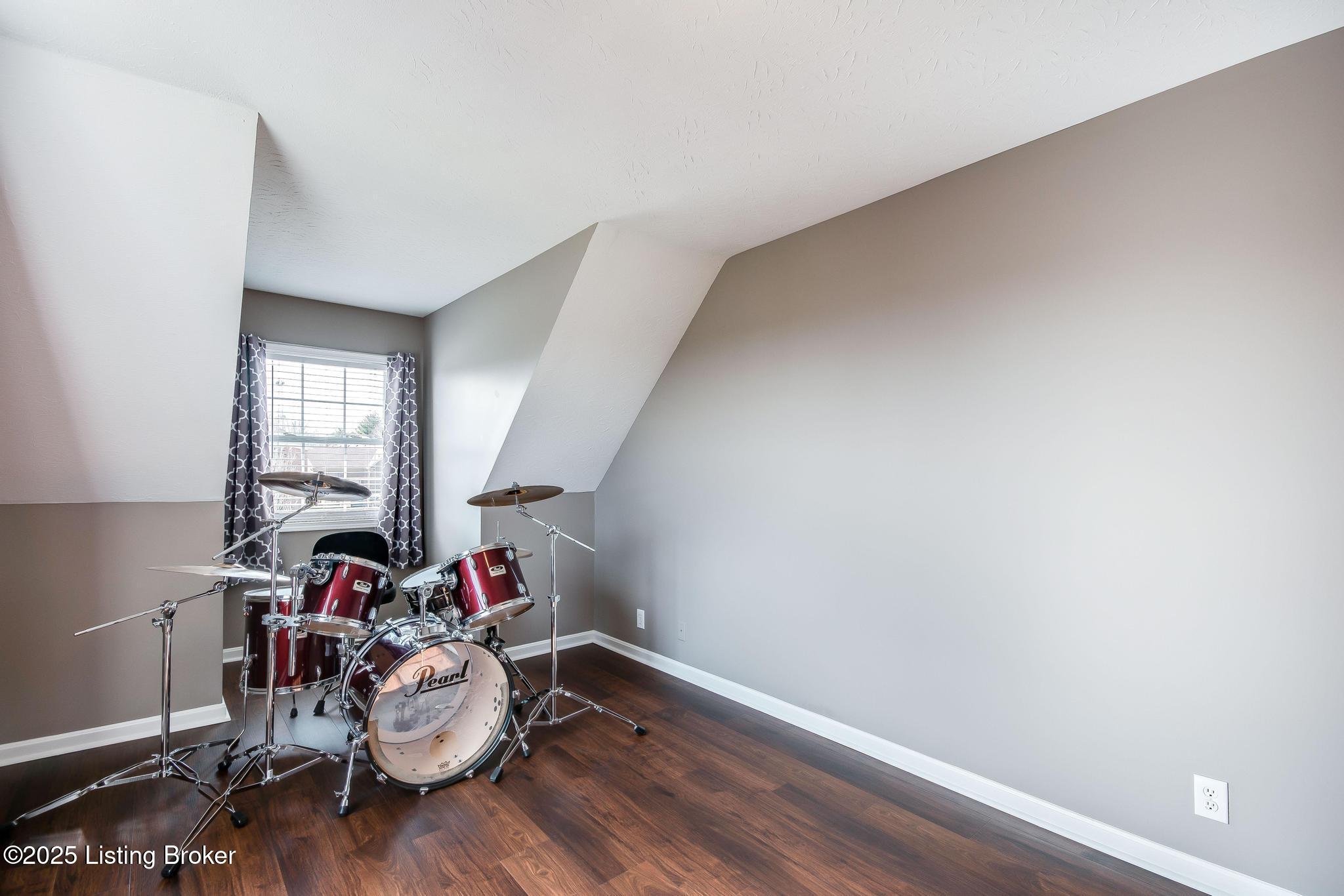 13805 Lakemont Ct