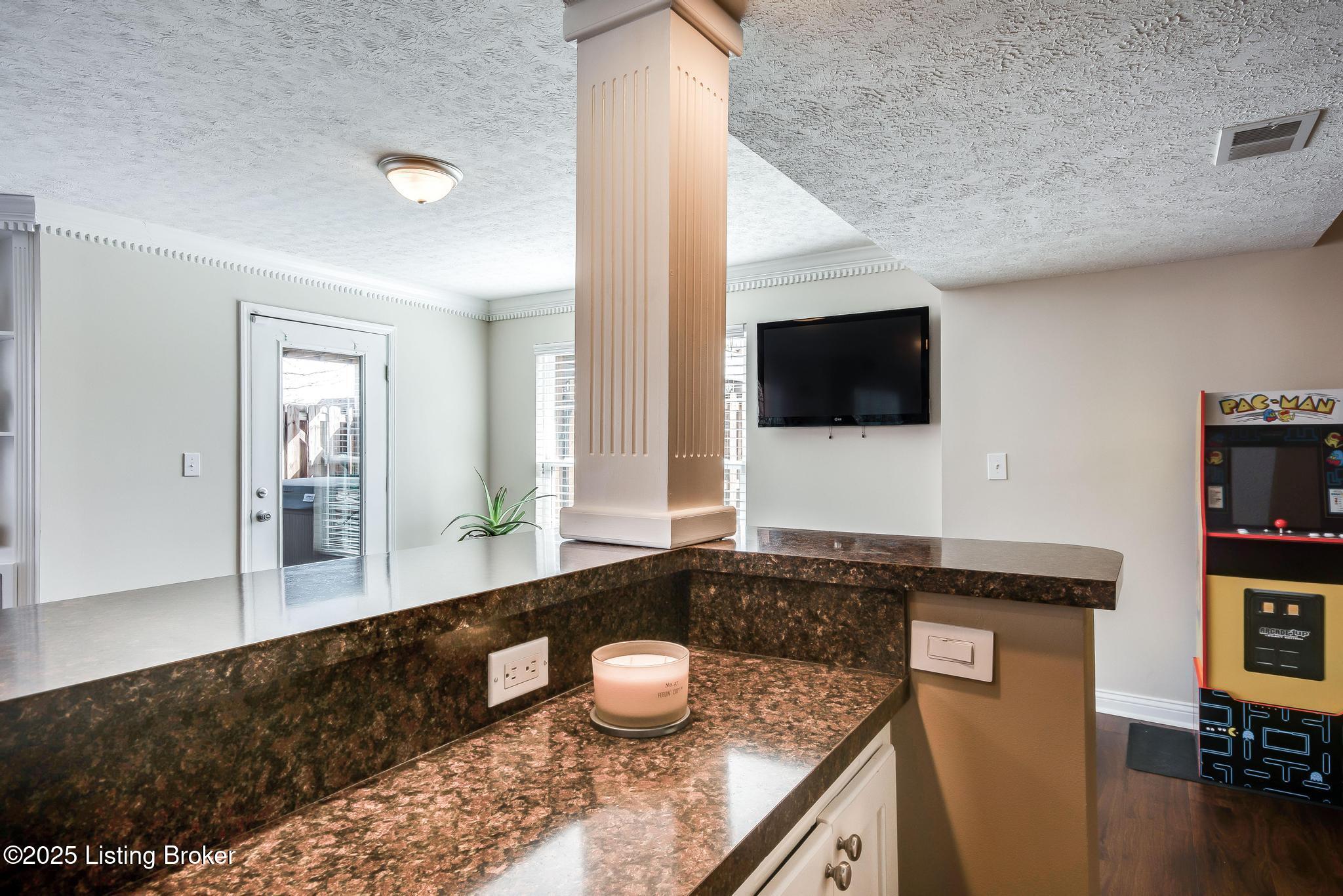 13805 Lakemont Ct