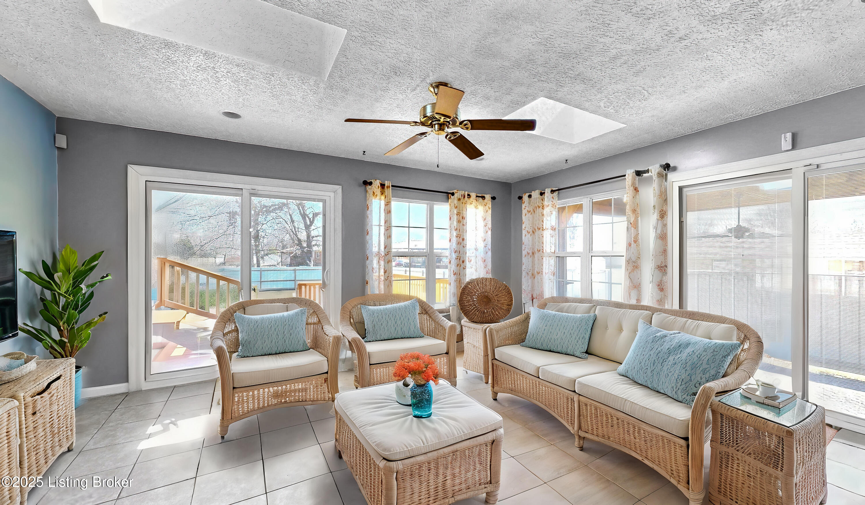 4307 Lahnna Dr