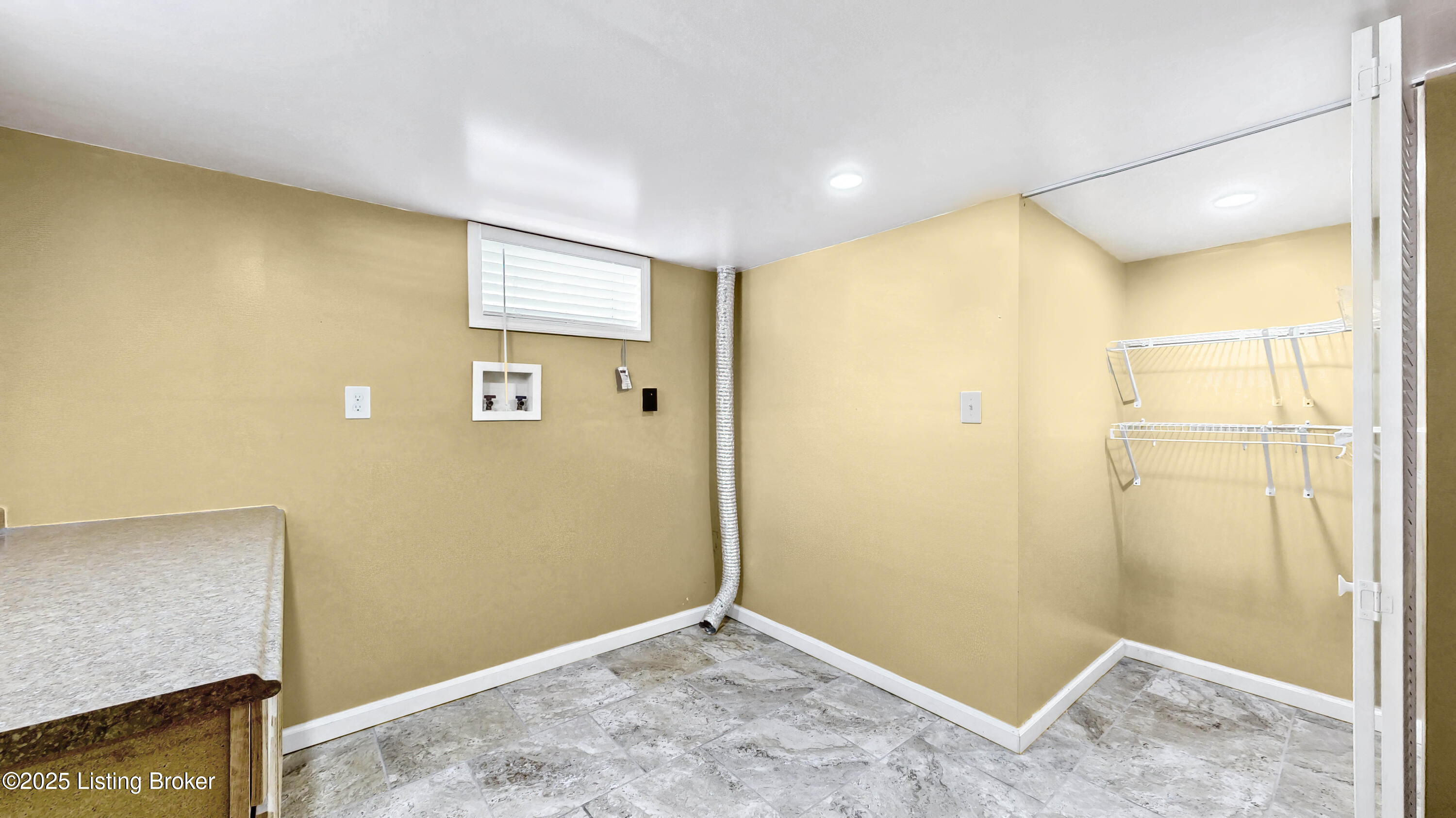 4307 Lahnna Dr