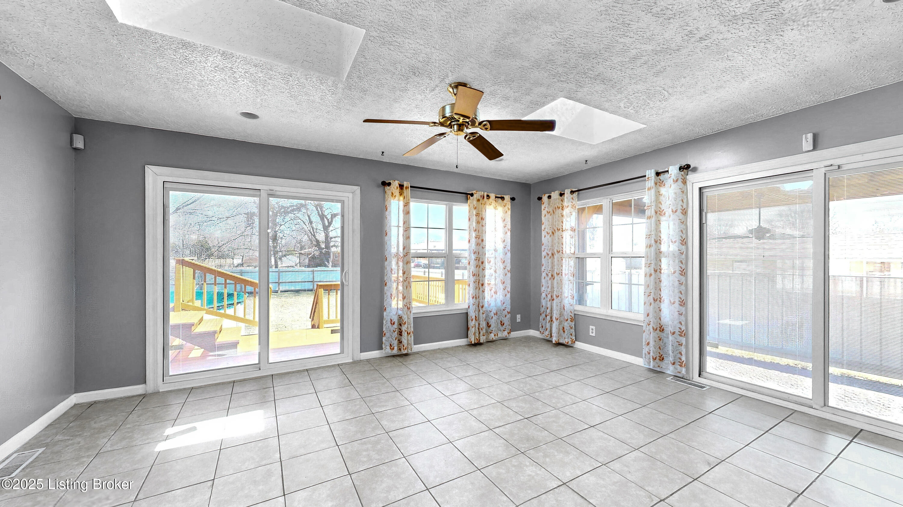 4307 Lahnna Dr