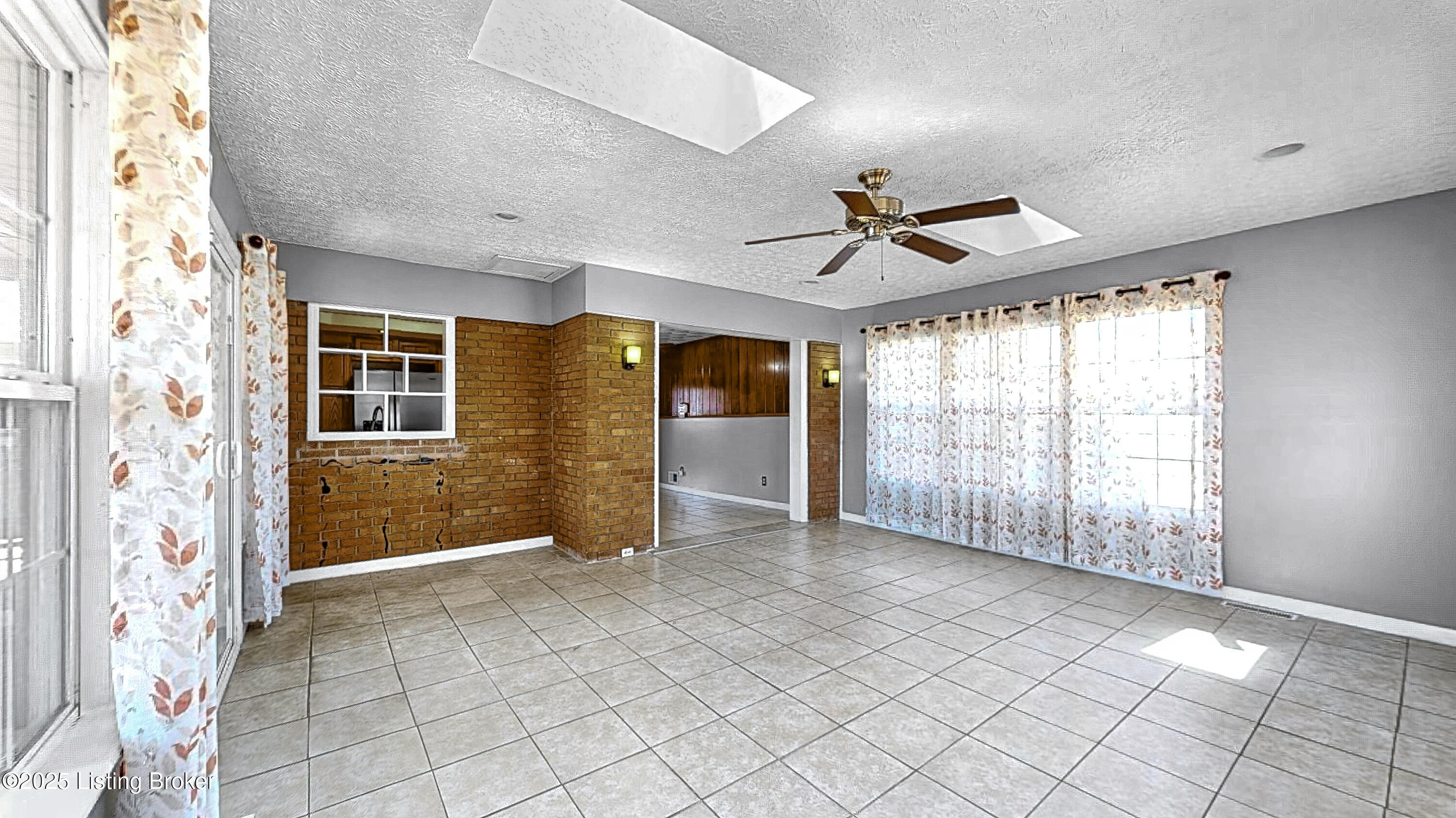 4307 Lahnna Dr