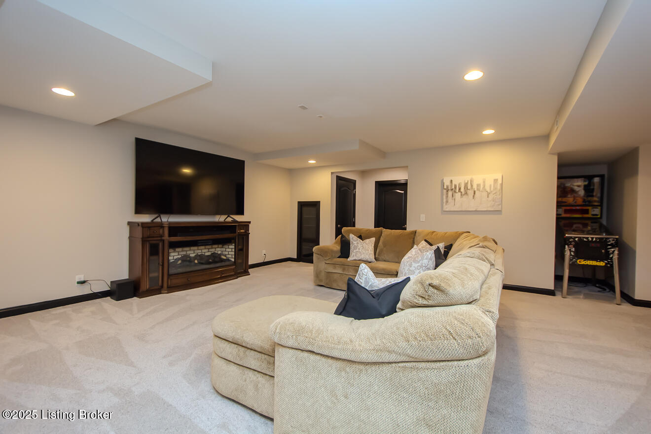 15209 Chestnut Ridge Cir