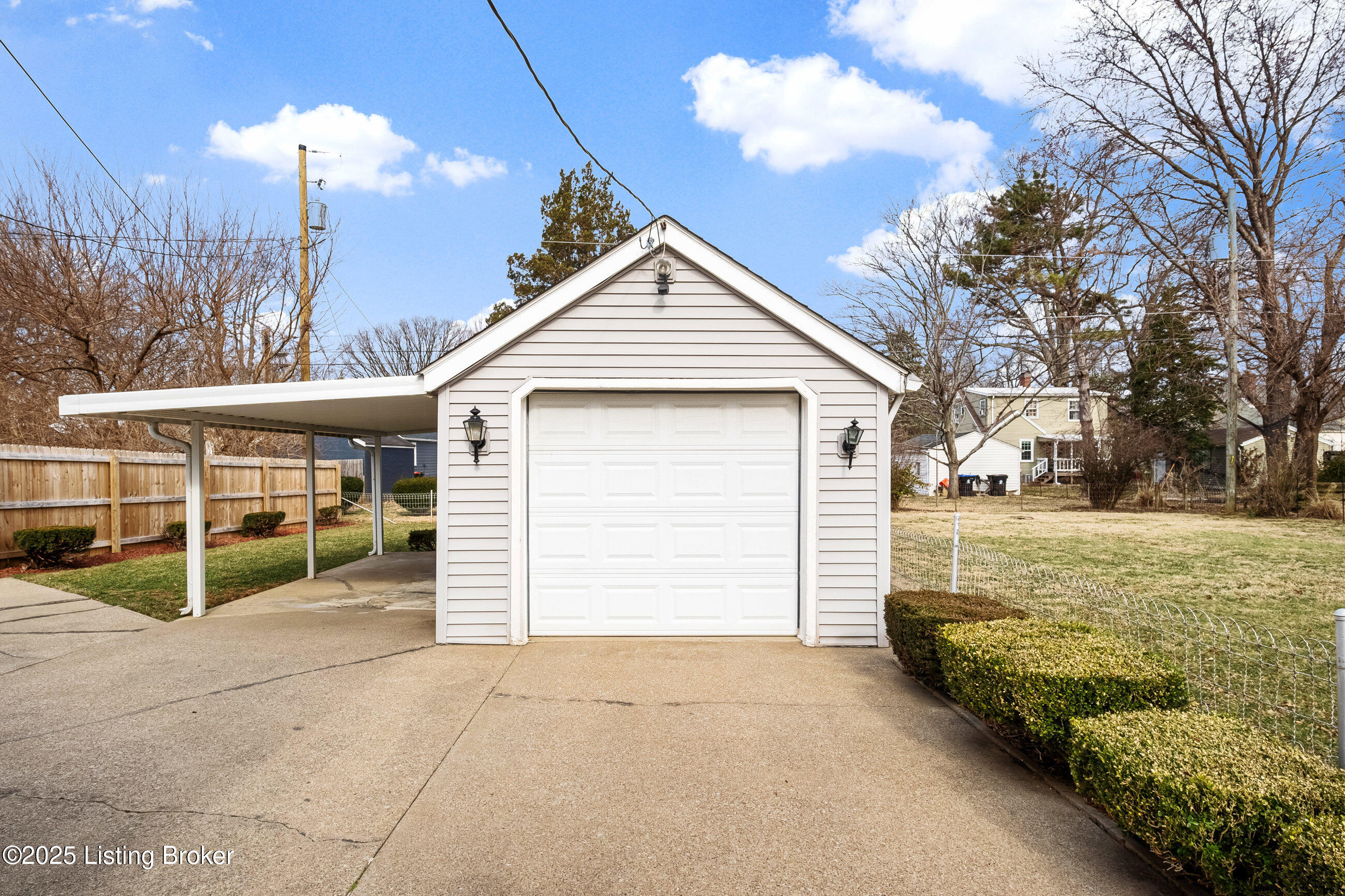 909 Thruston Dr
