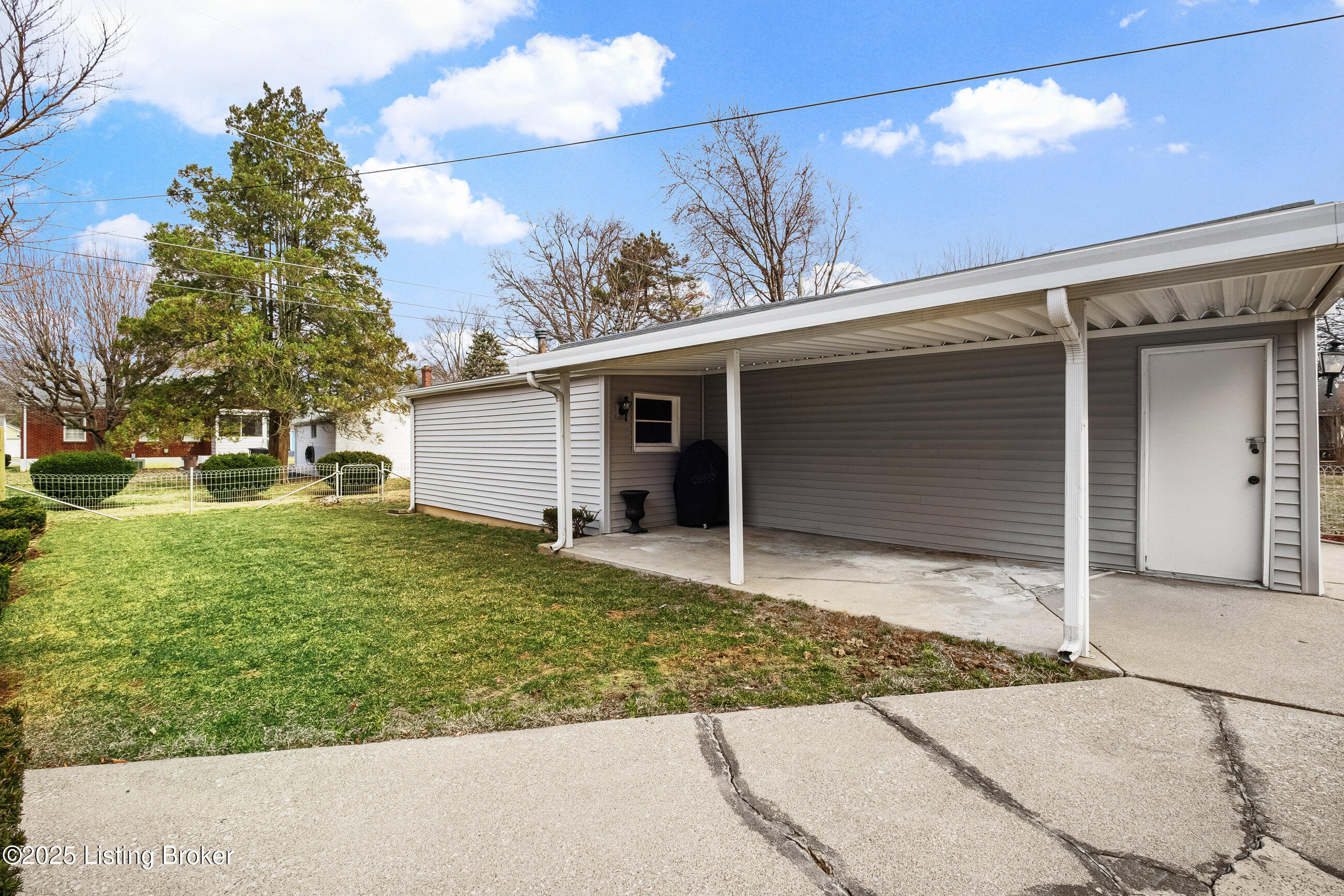 909 Thruston Dr