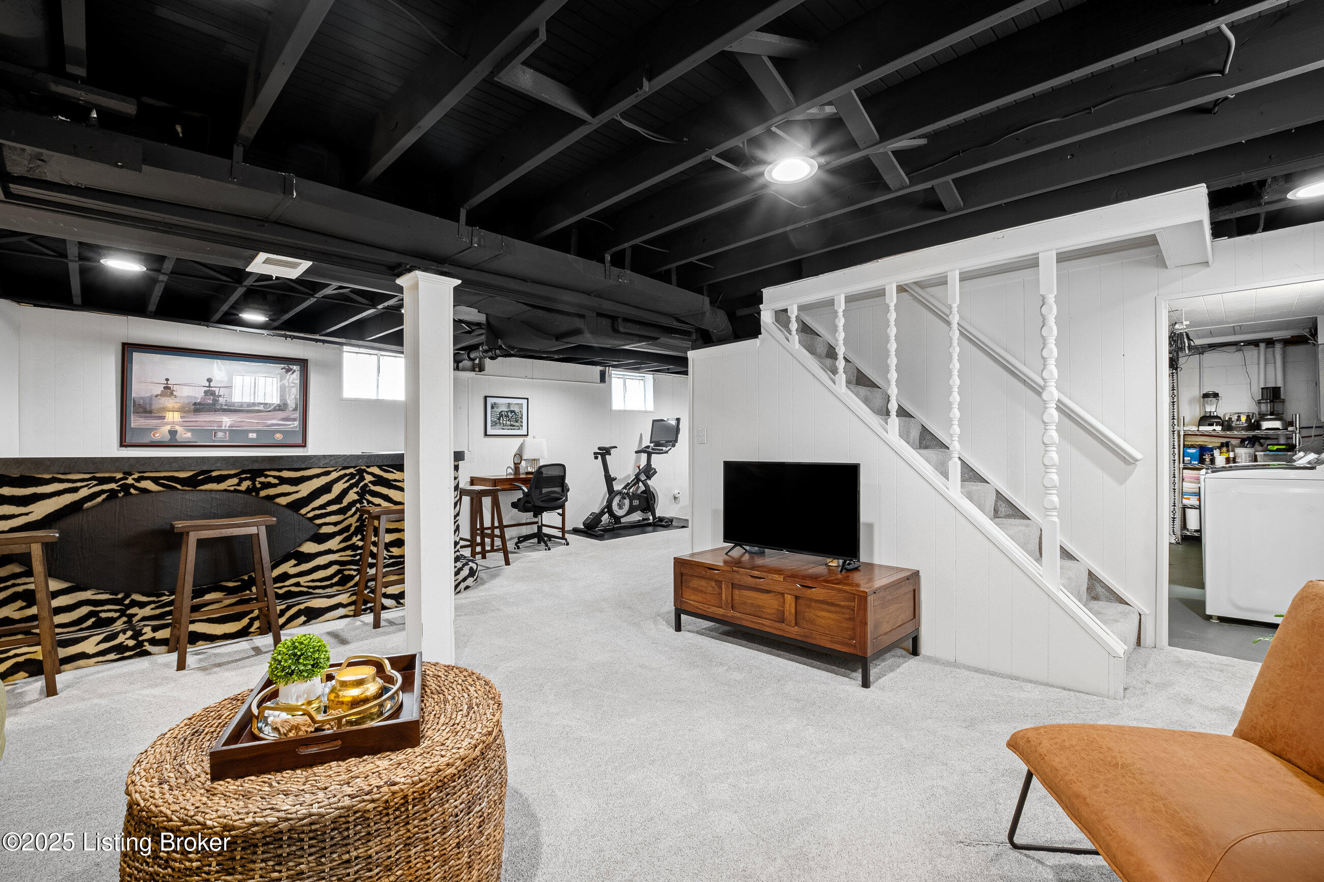 909 Thruston Dr