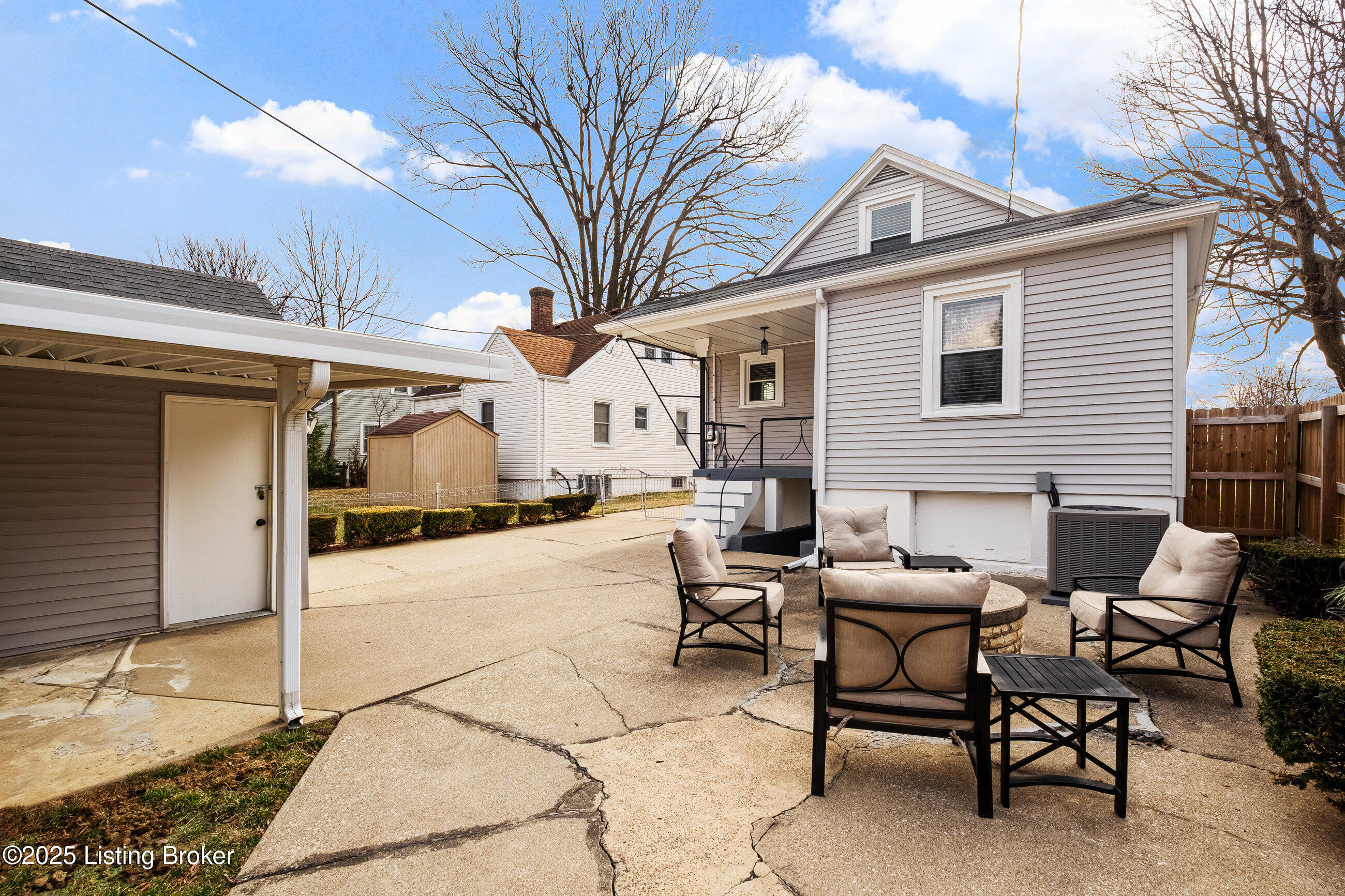 909 Thruston Dr