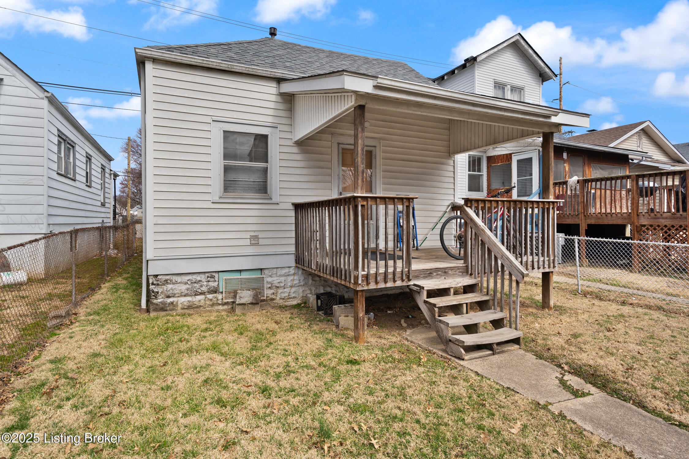 528 W Whitney Ave