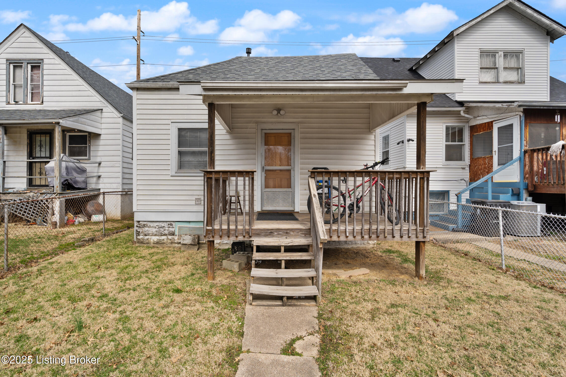 528 W Whitney Ave