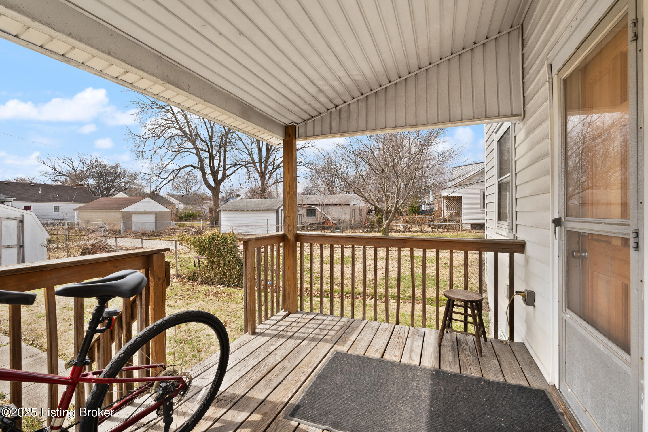 528 W Whitney Ave