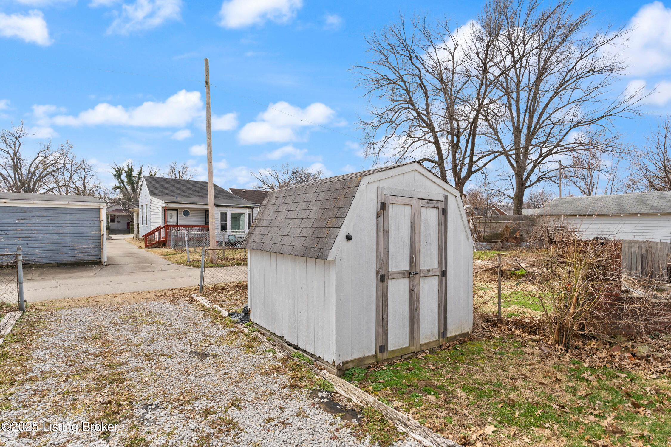 528 W Whitney Ave