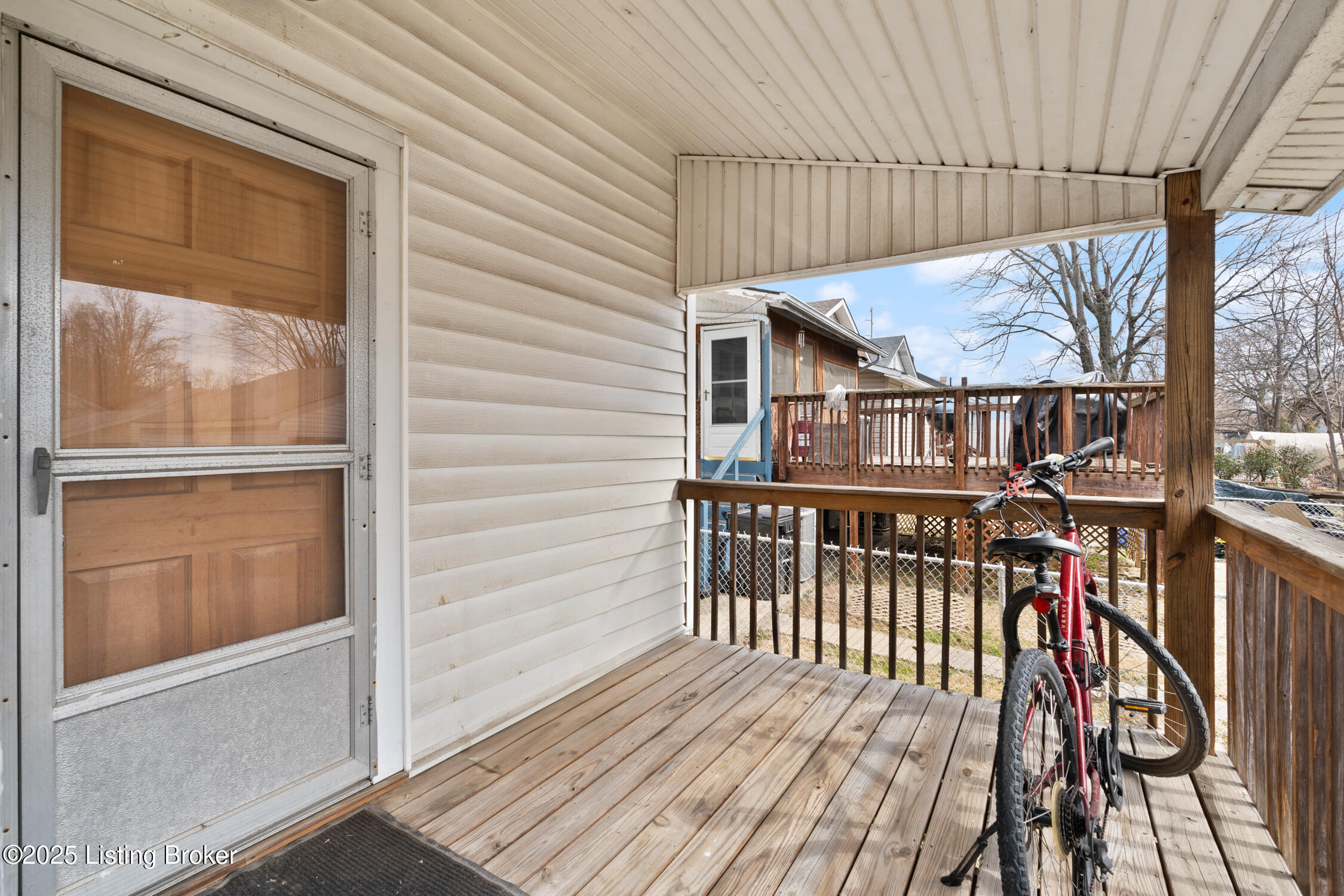 528 W Whitney Ave
