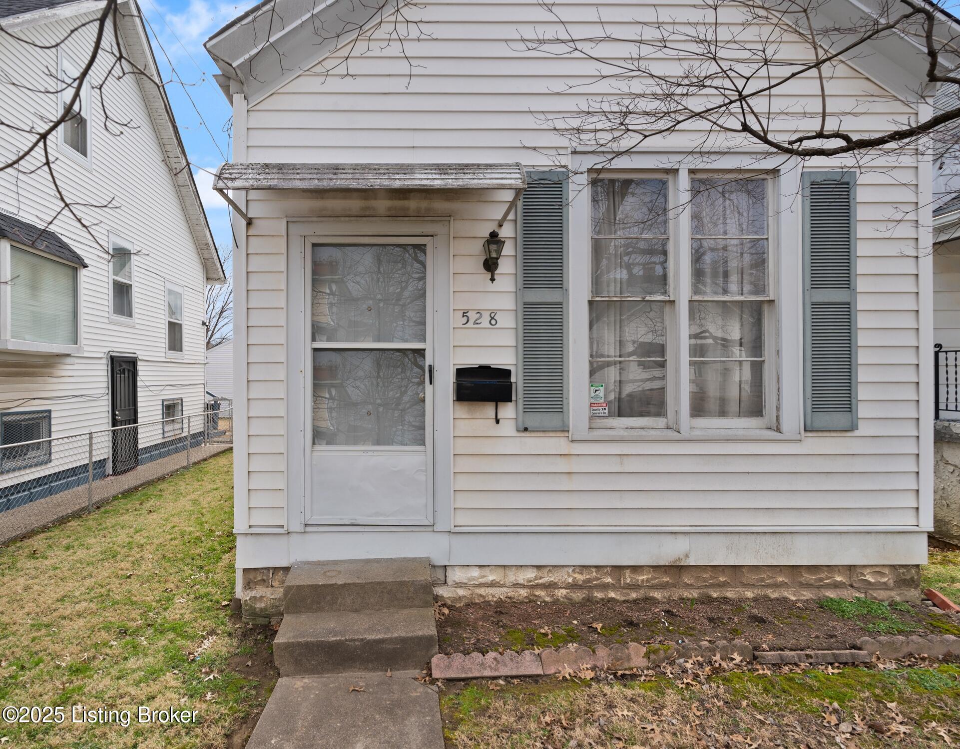 528 W Whitney Ave
