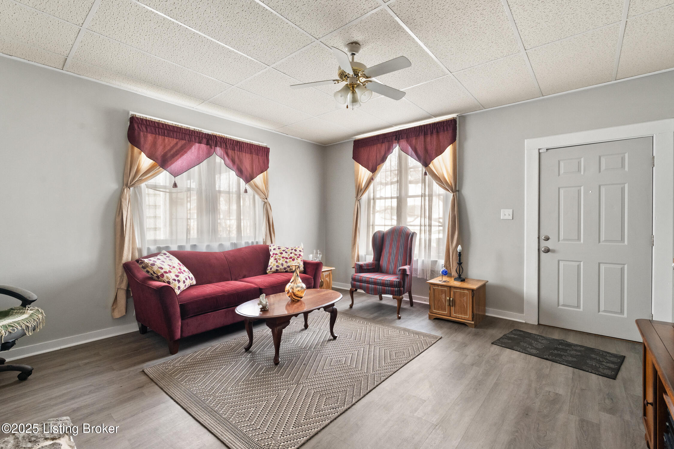 528 W Whitney Ave