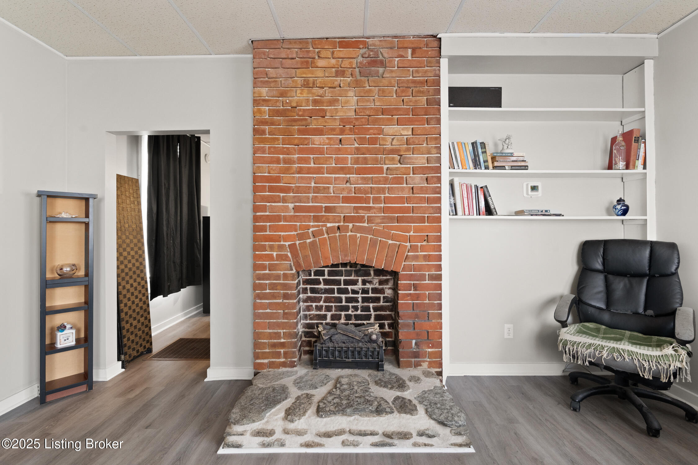 528 W Whitney Ave