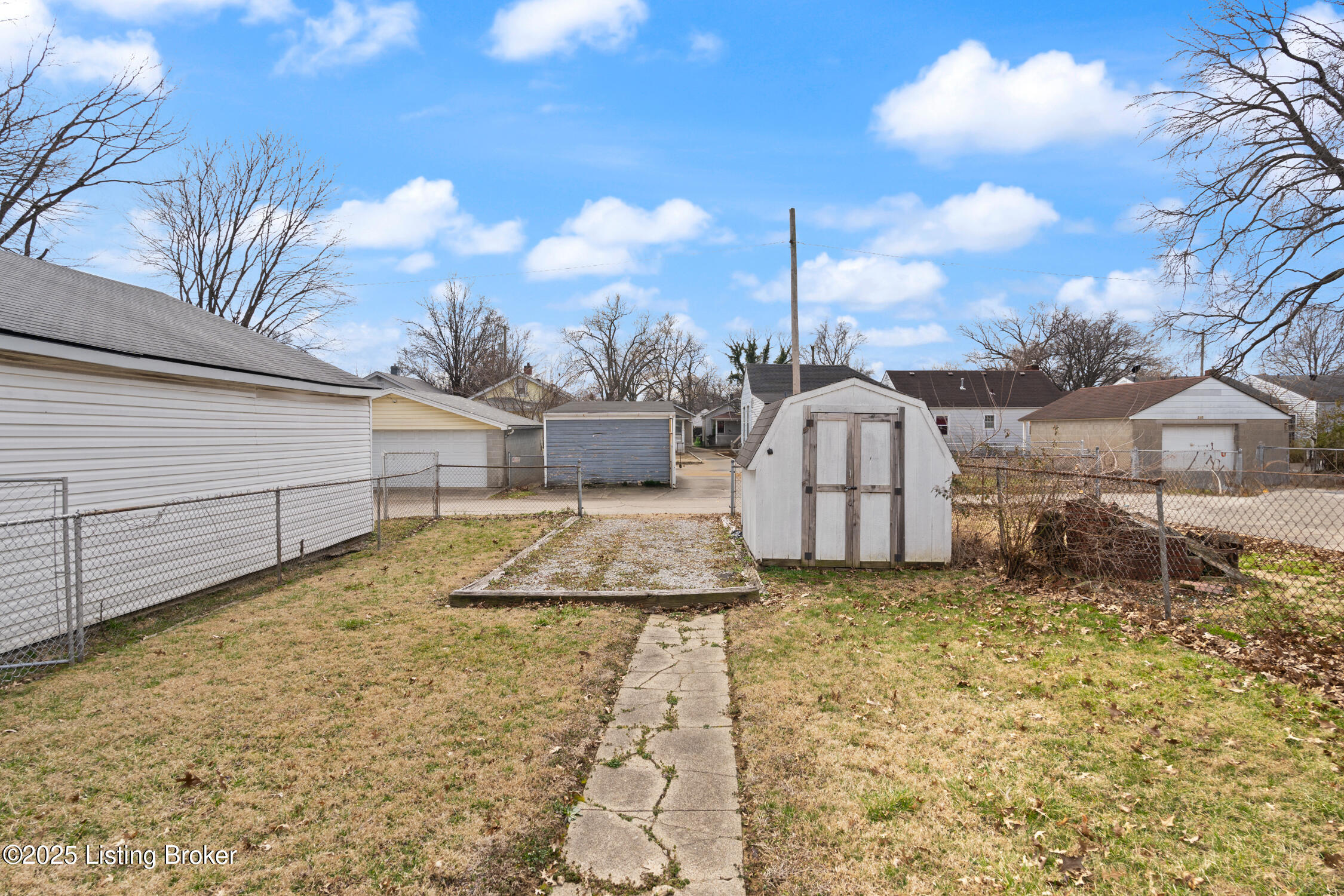 528 W Whitney Ave