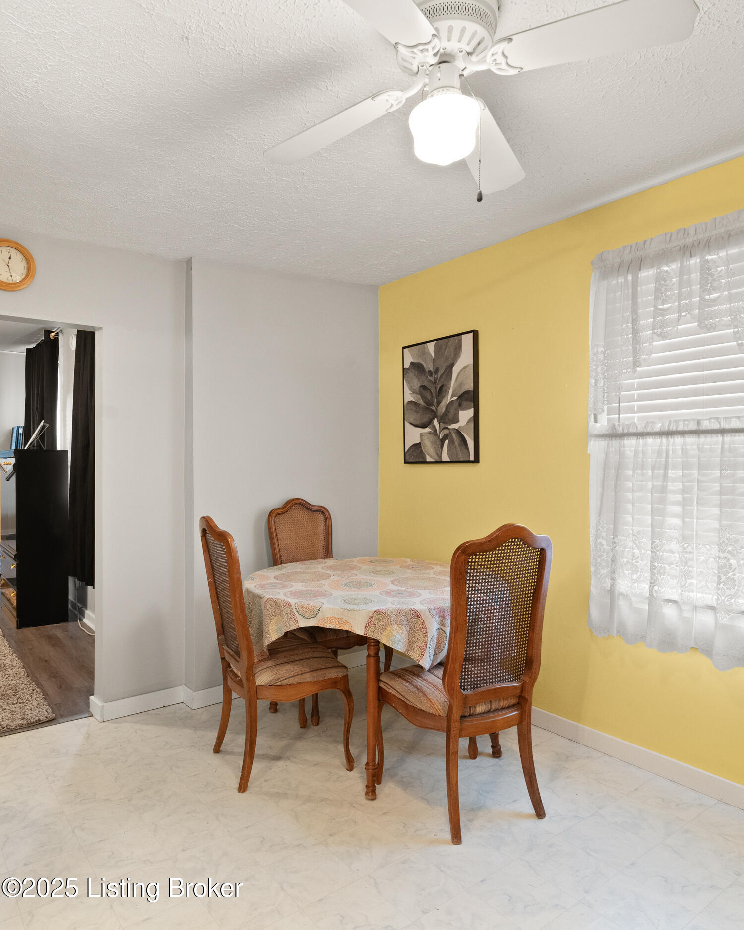 528 W Whitney Ave