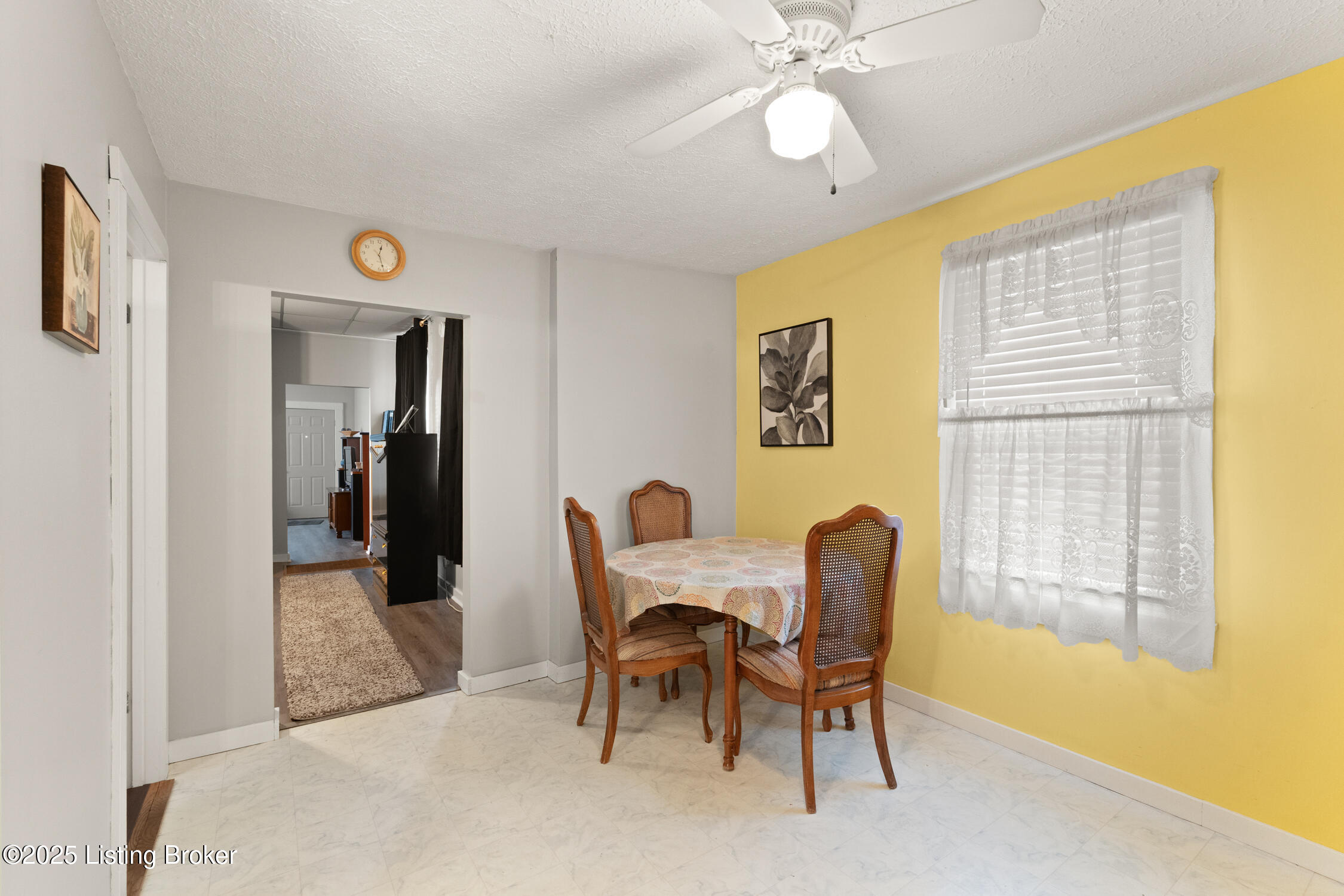 528 W Whitney Ave