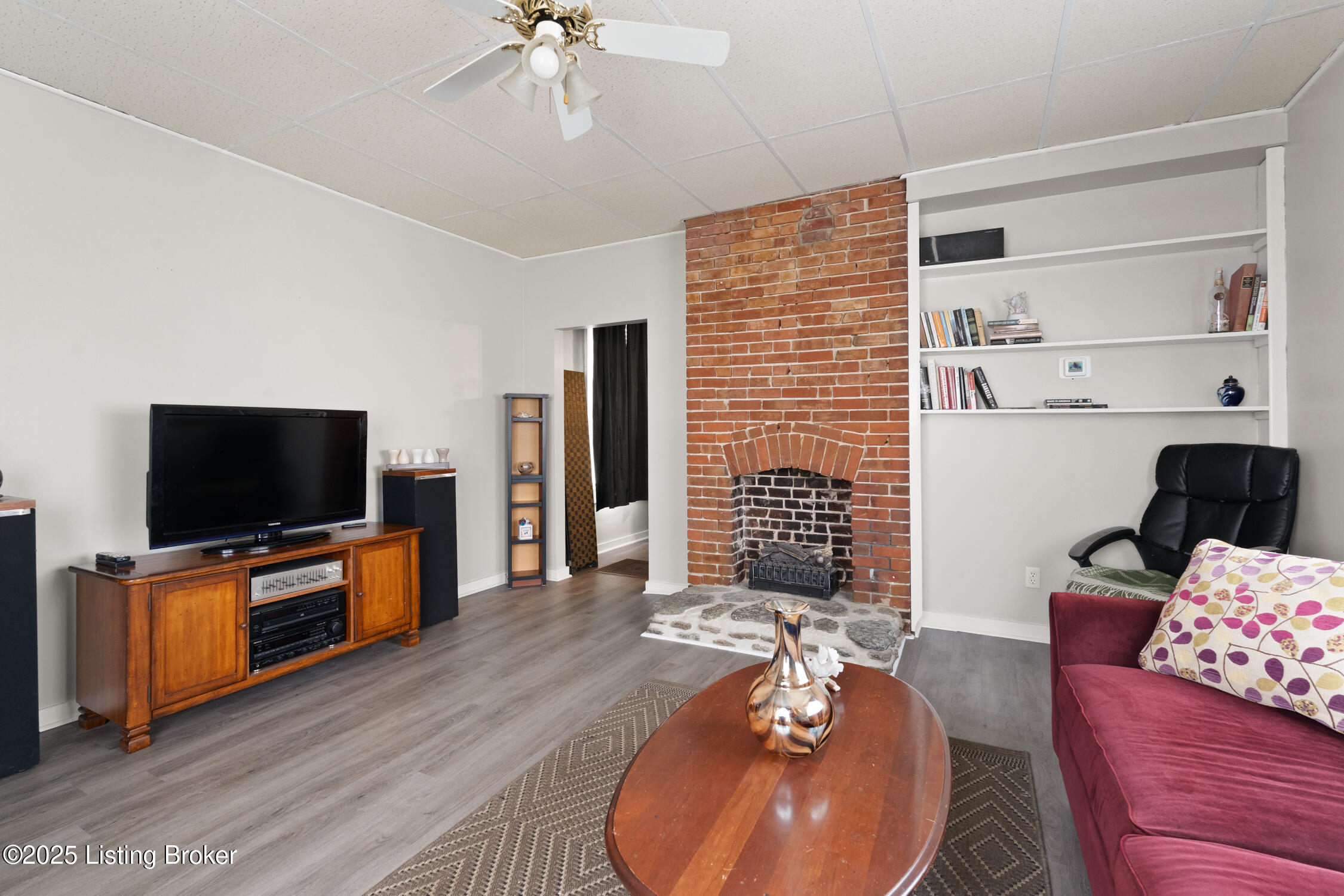 528 W Whitney Ave