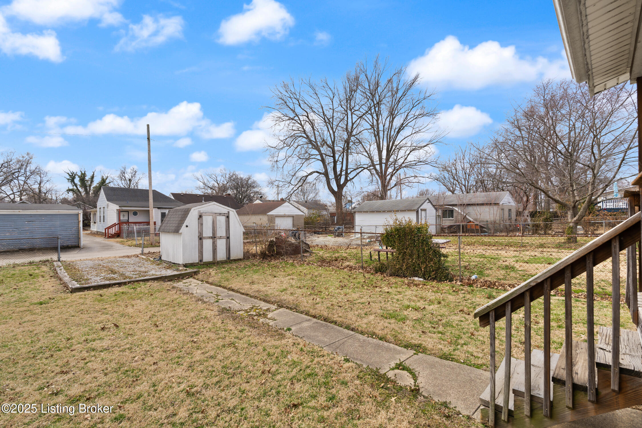 528 W Whitney Ave