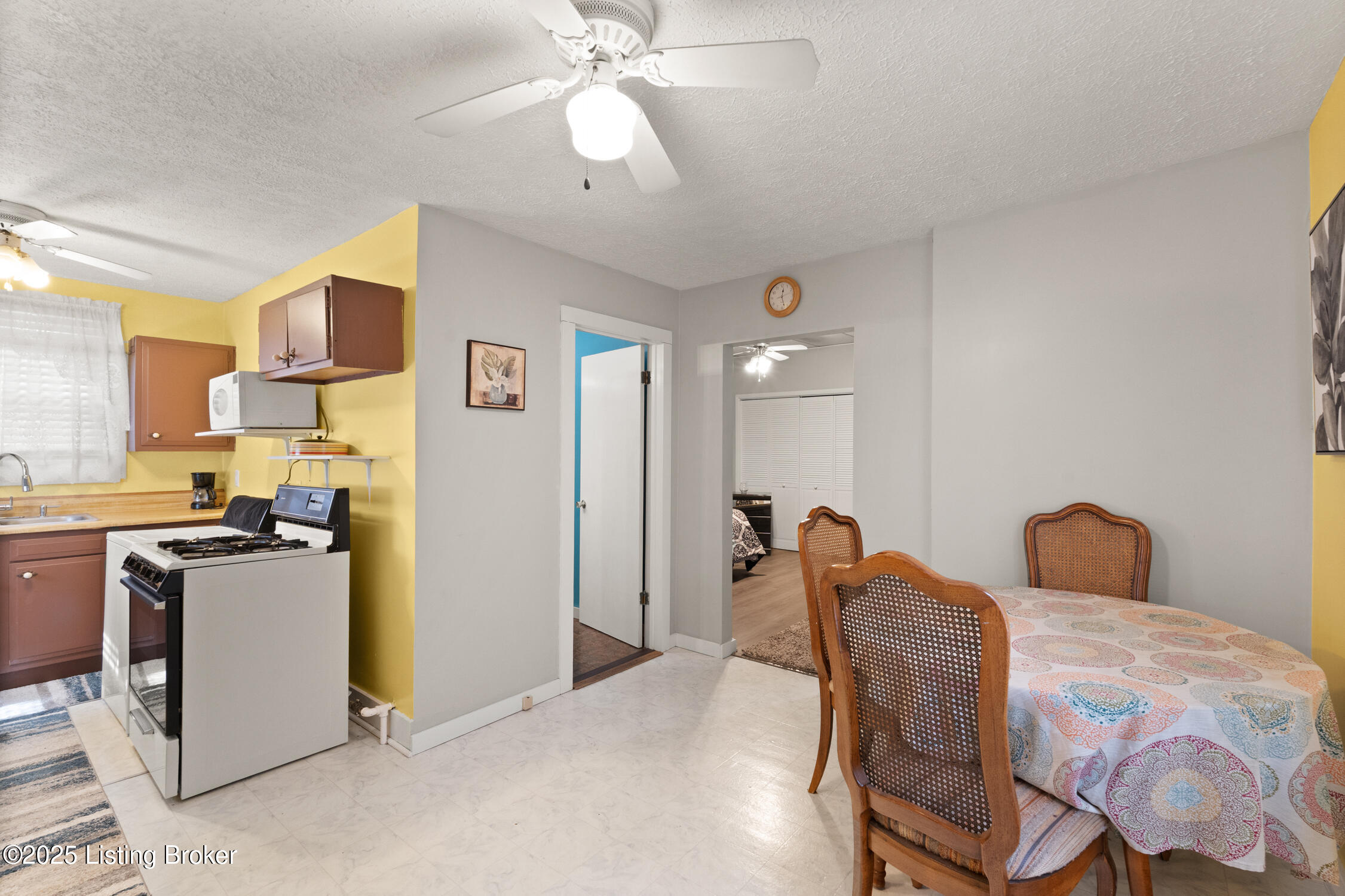 528 W Whitney Ave