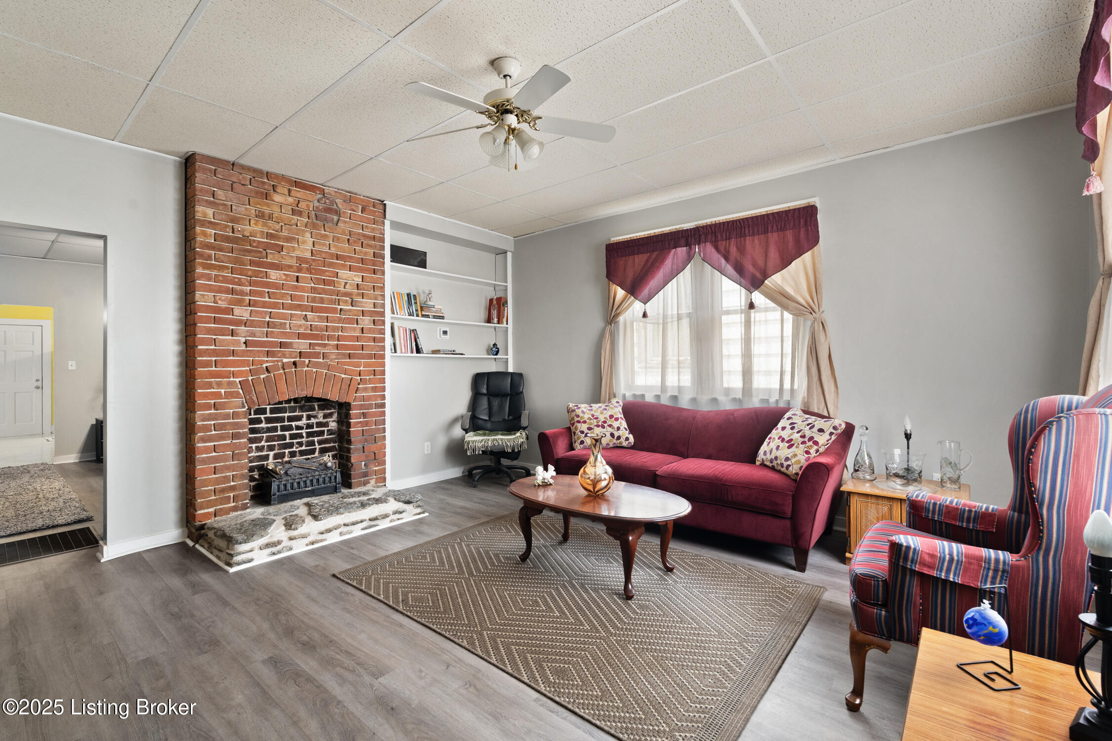 528 W Whitney Ave