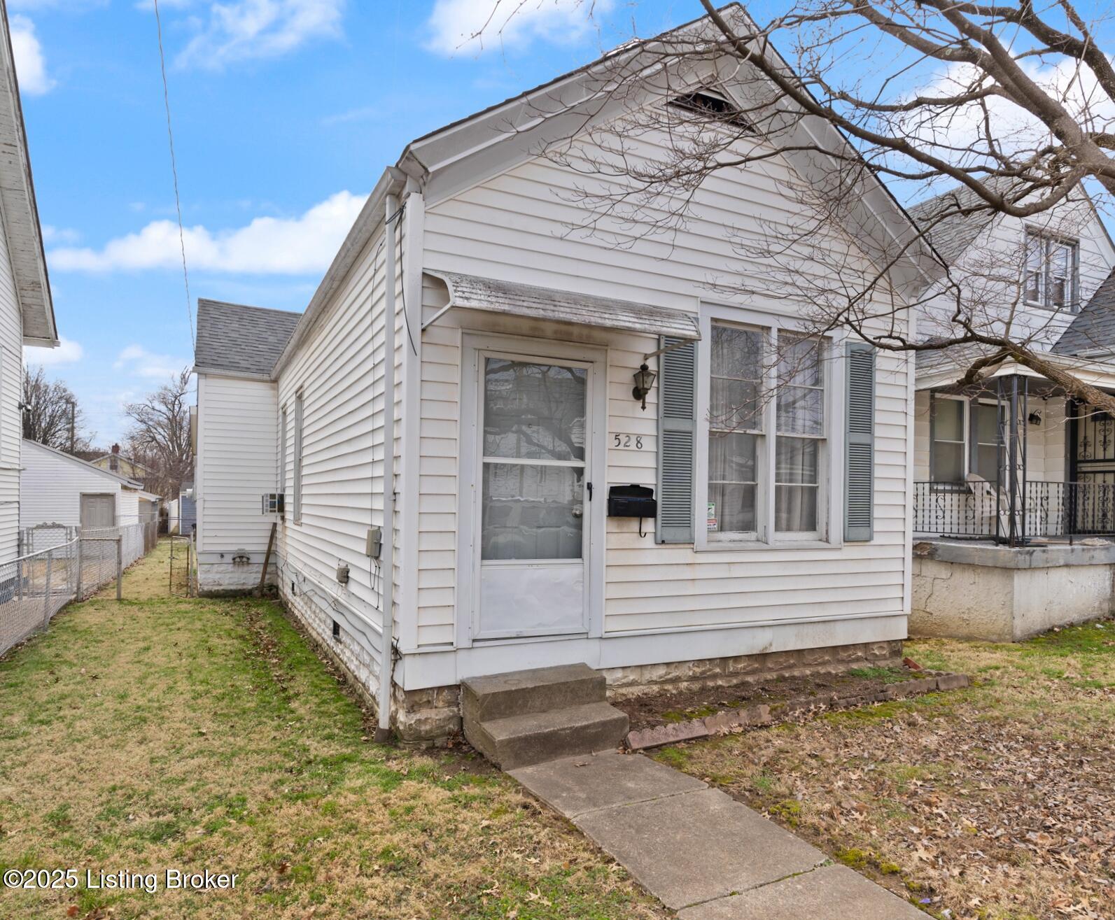 528 W Whitney Ave