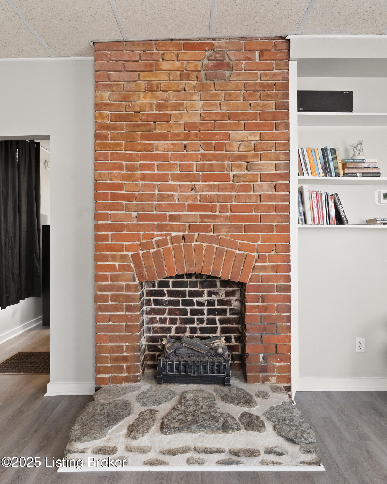 528 W Whitney Ave
