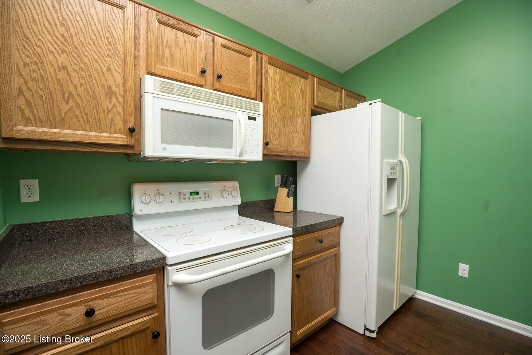 8001 Magnolia Ridge 202