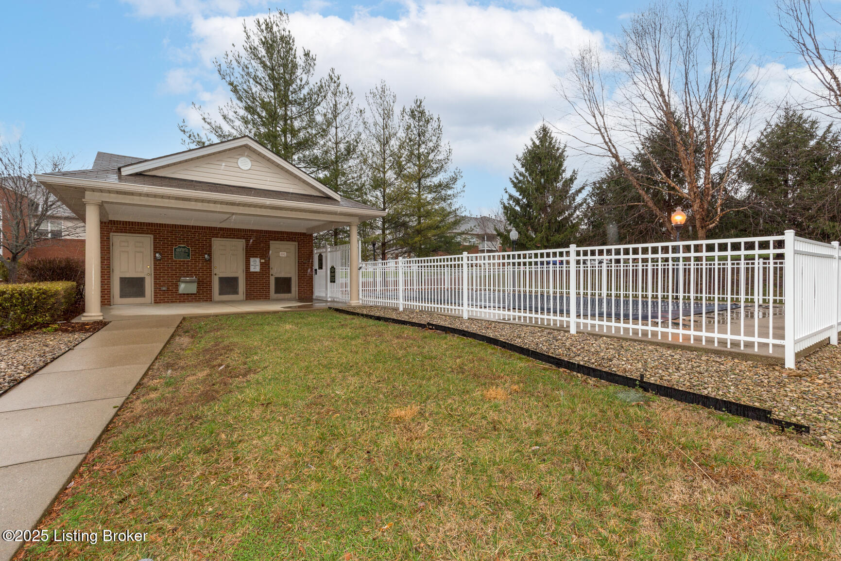 8001 Magnolia Ridge 202