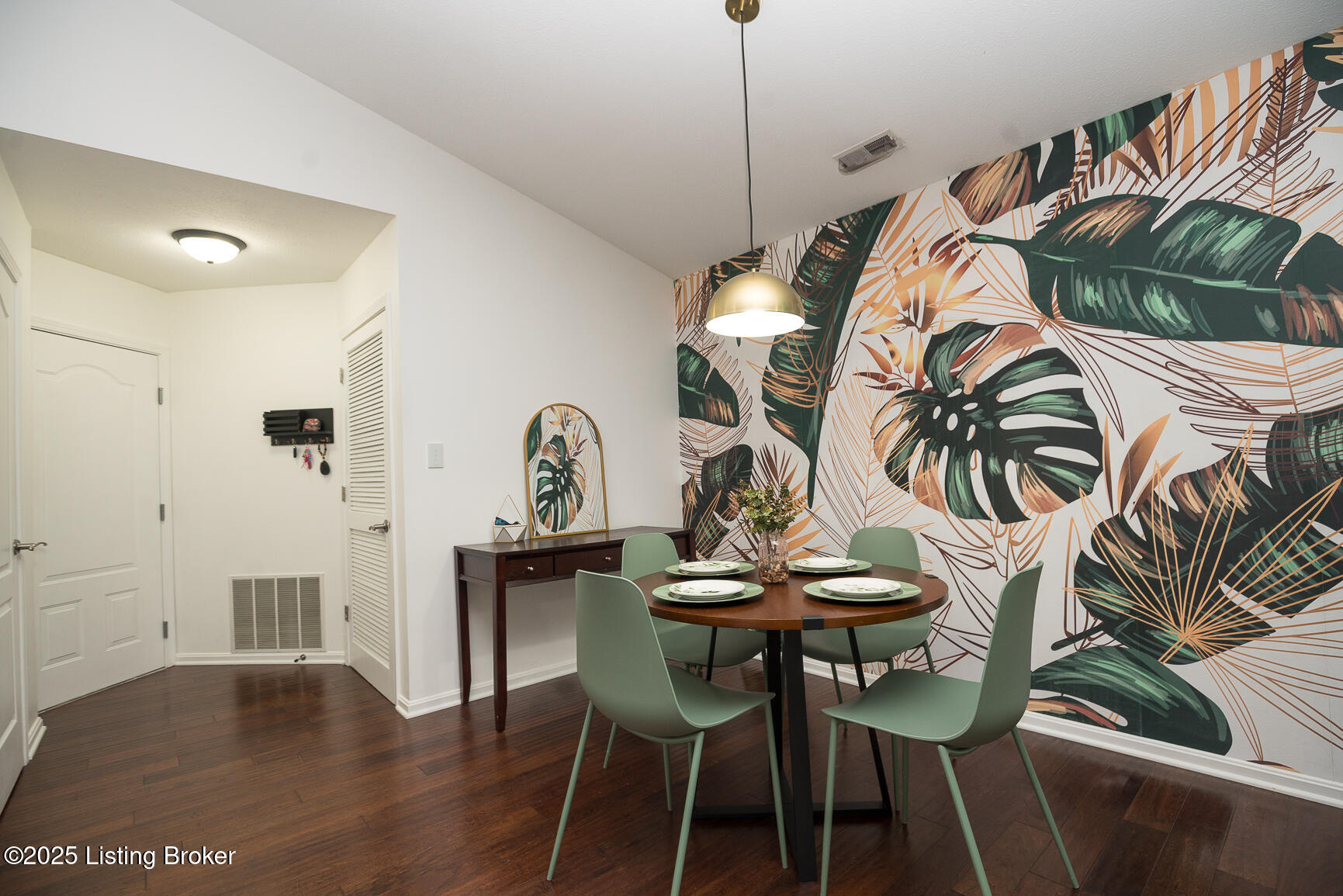 8001 Magnolia Ridge 202